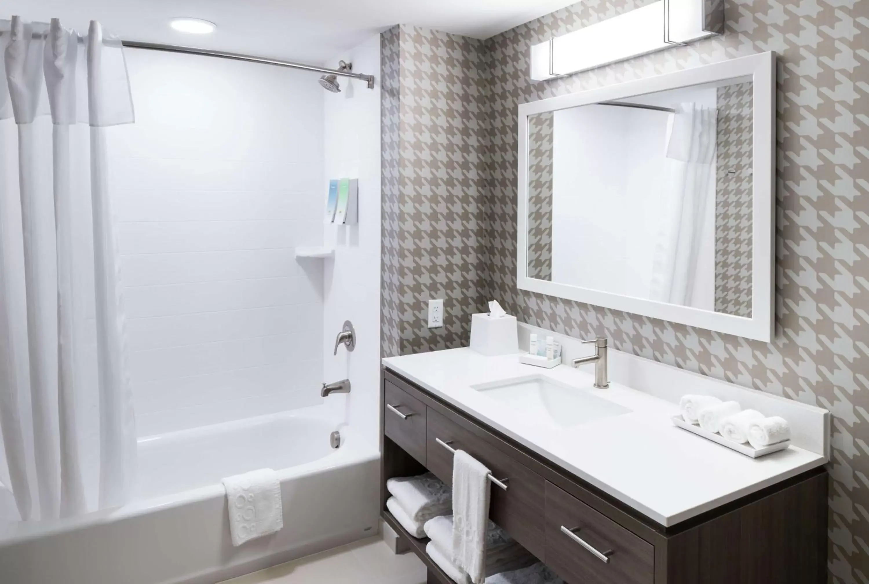 Bathroom in Home2 Suites By Hilton Jacksonville Airport