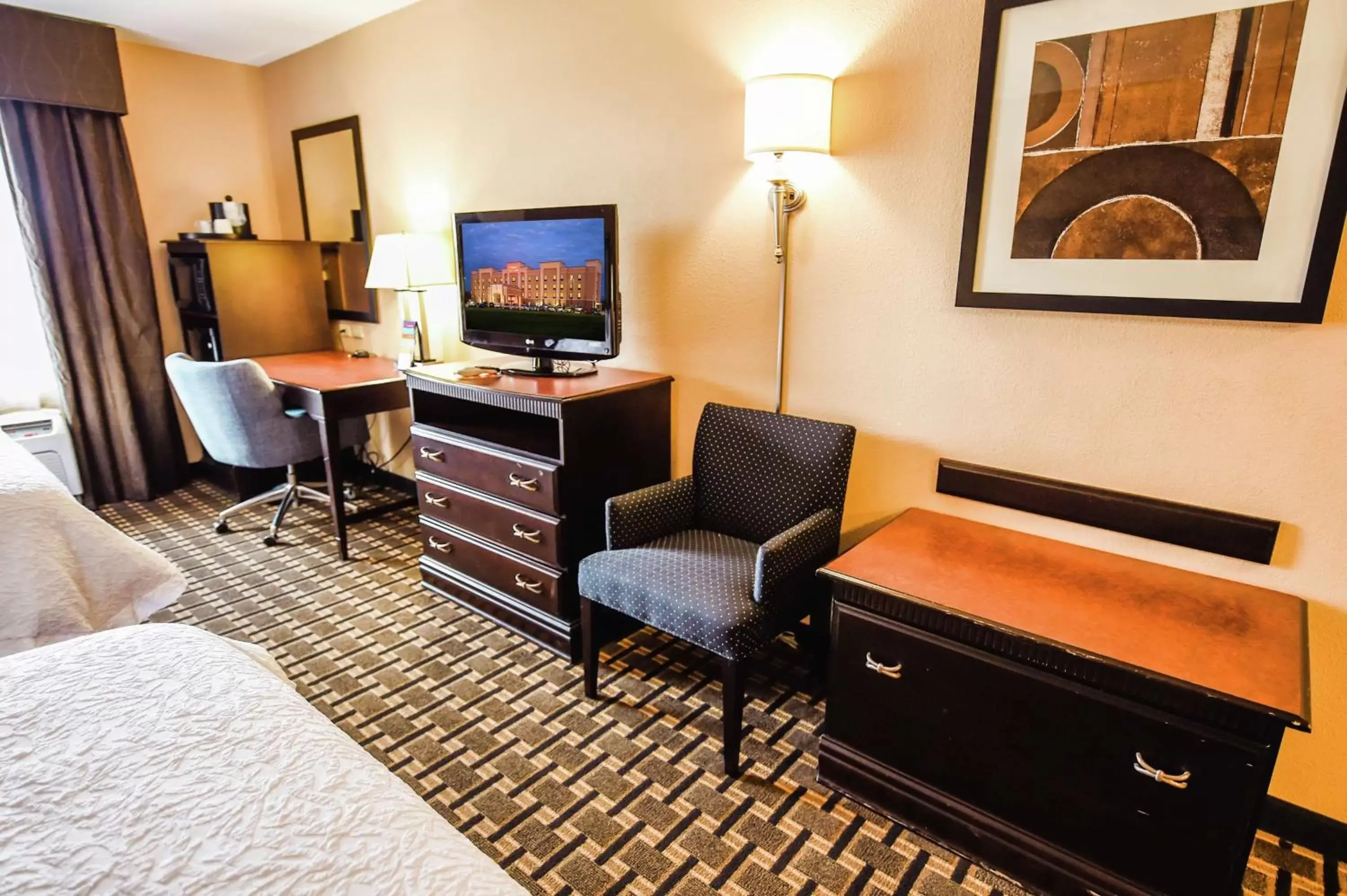 Bedroom, Seating Area in Hampton Inn & Suites Pine Bluff