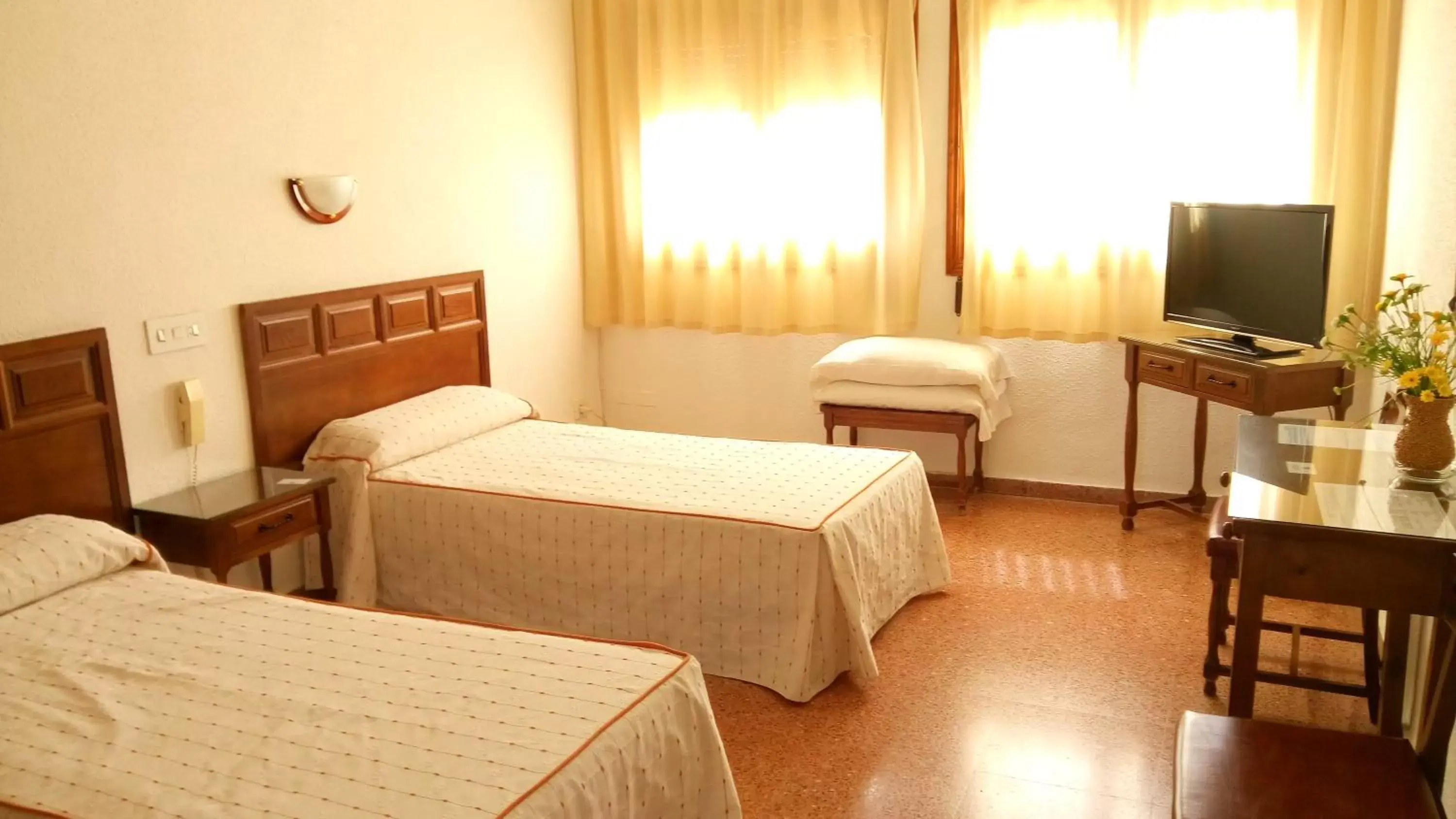 Triple Room with Bathroom in Hotel-Motel Sol II