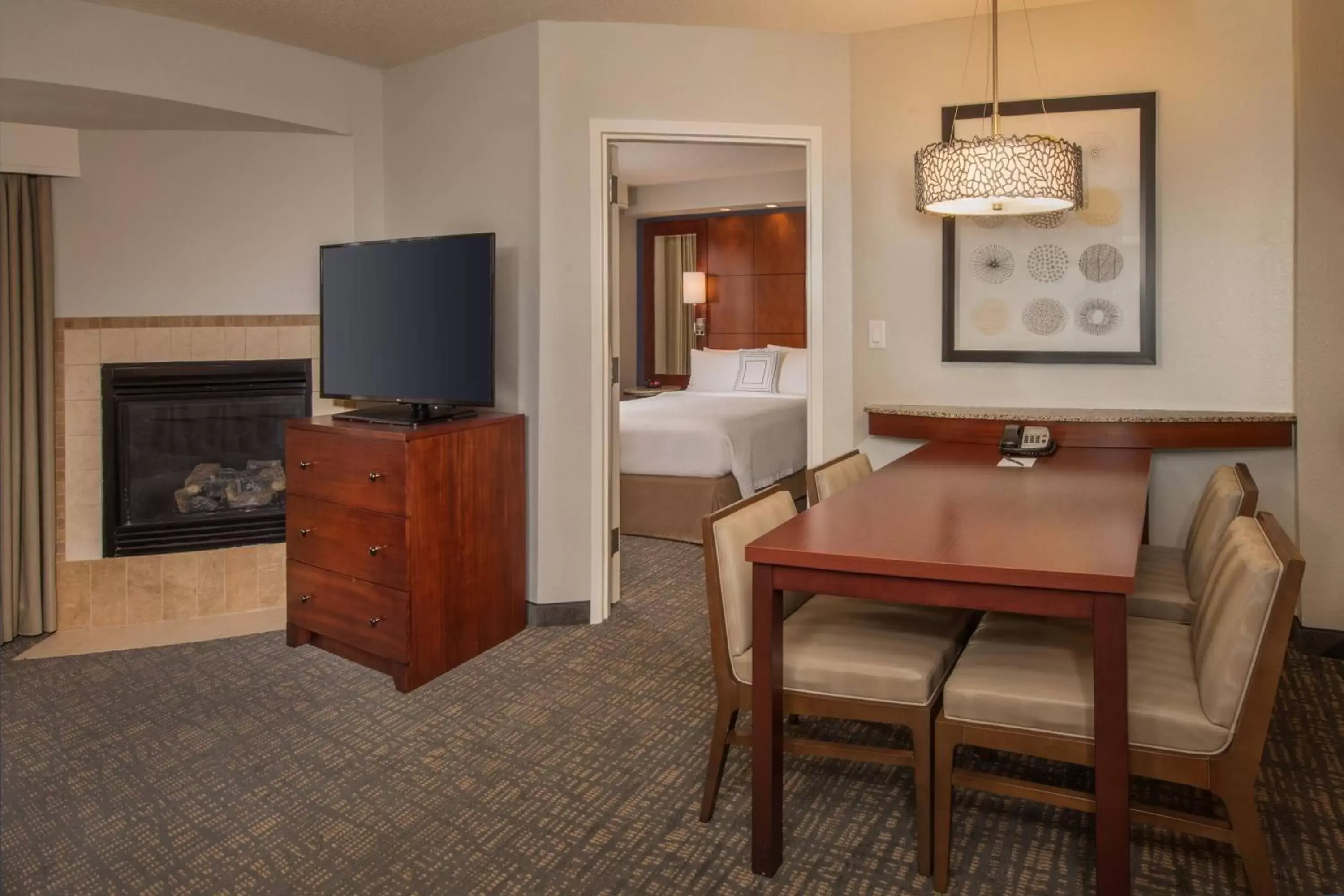 Bedroom, TV/Entertainment Center in Residence Inn Dulles Airport At Dulles 28 Centre