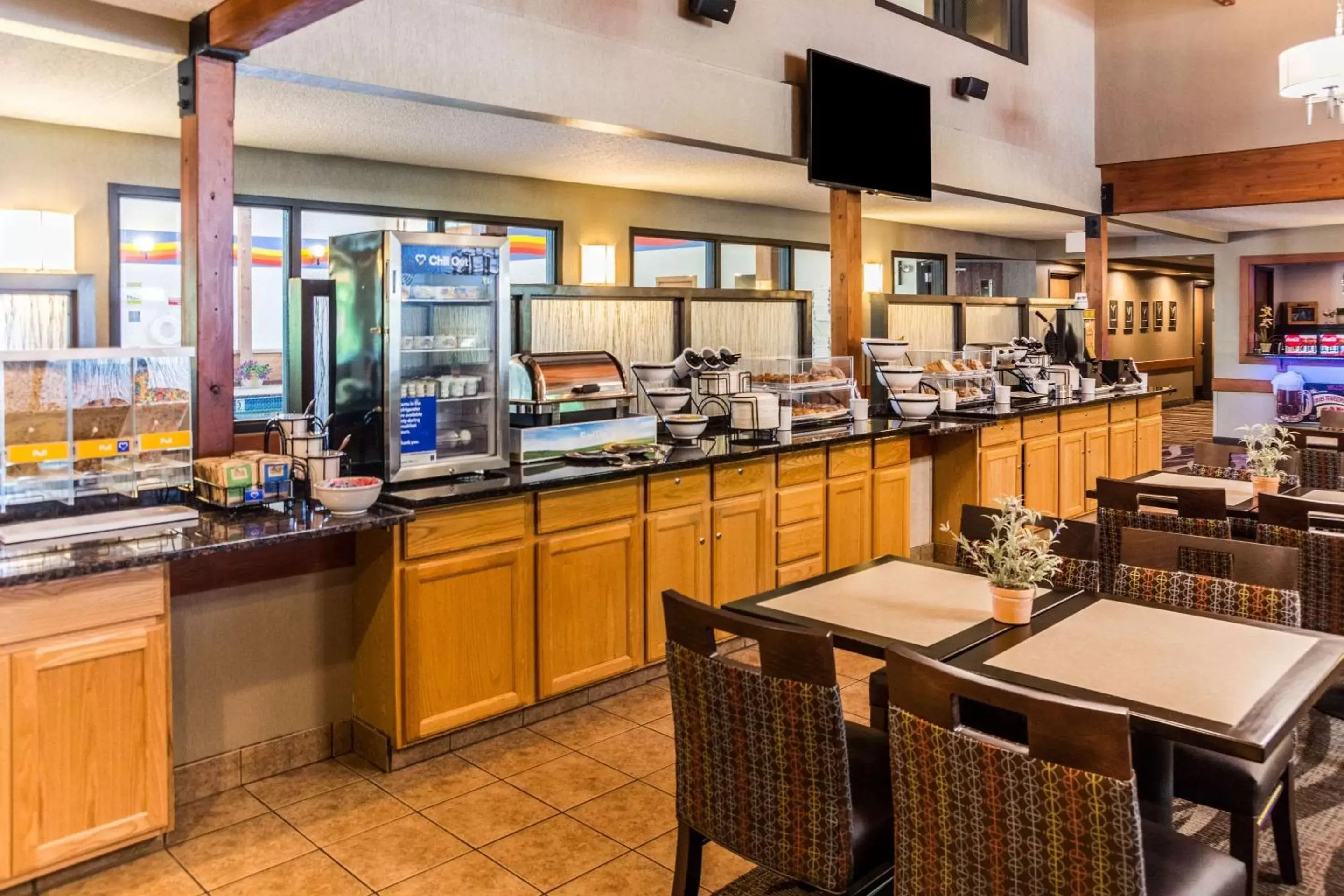 Restaurant/Places to Eat in Comfort Inn West