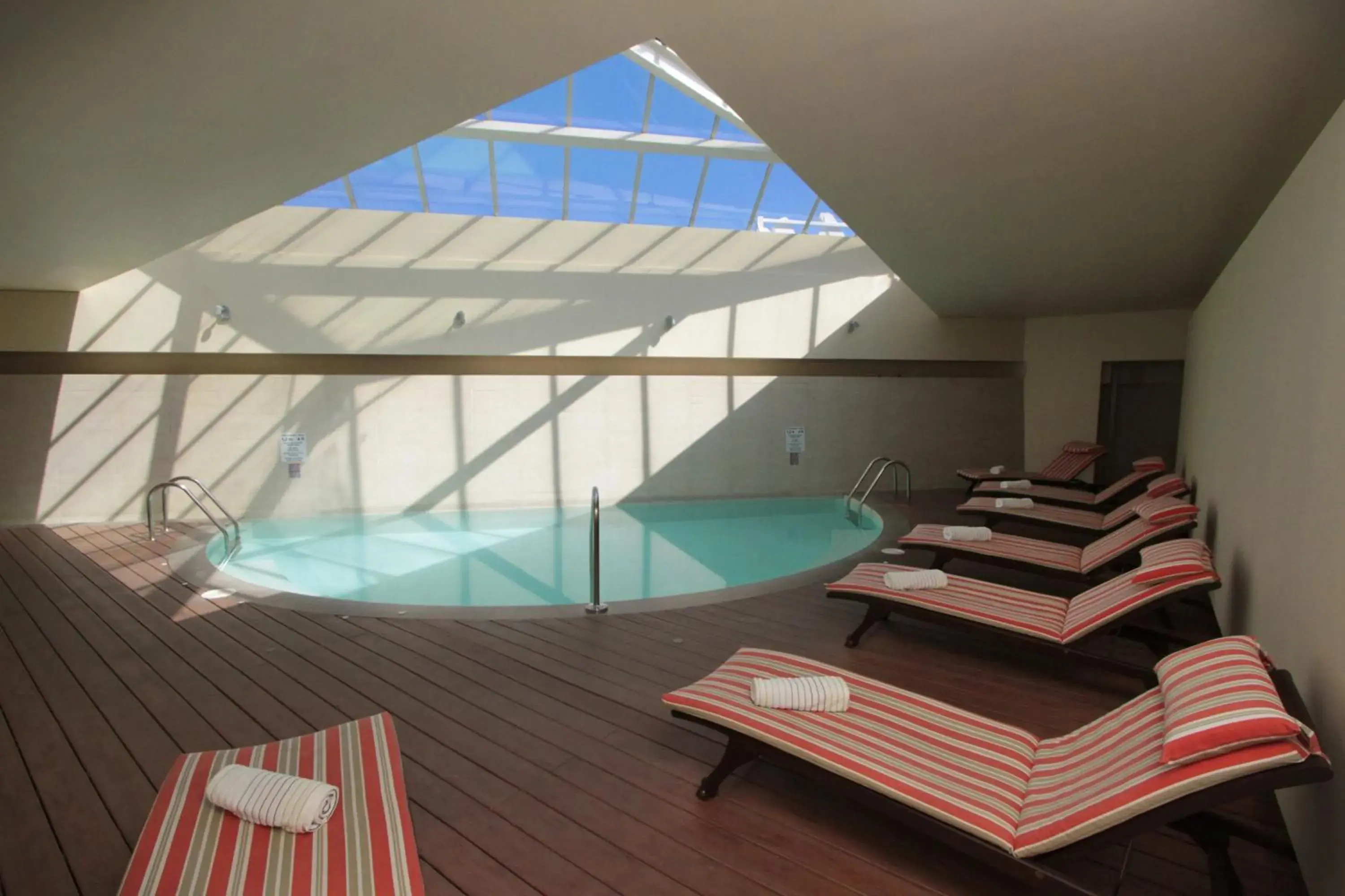 Swimming pool in Radisson Hotel Puerto Varas