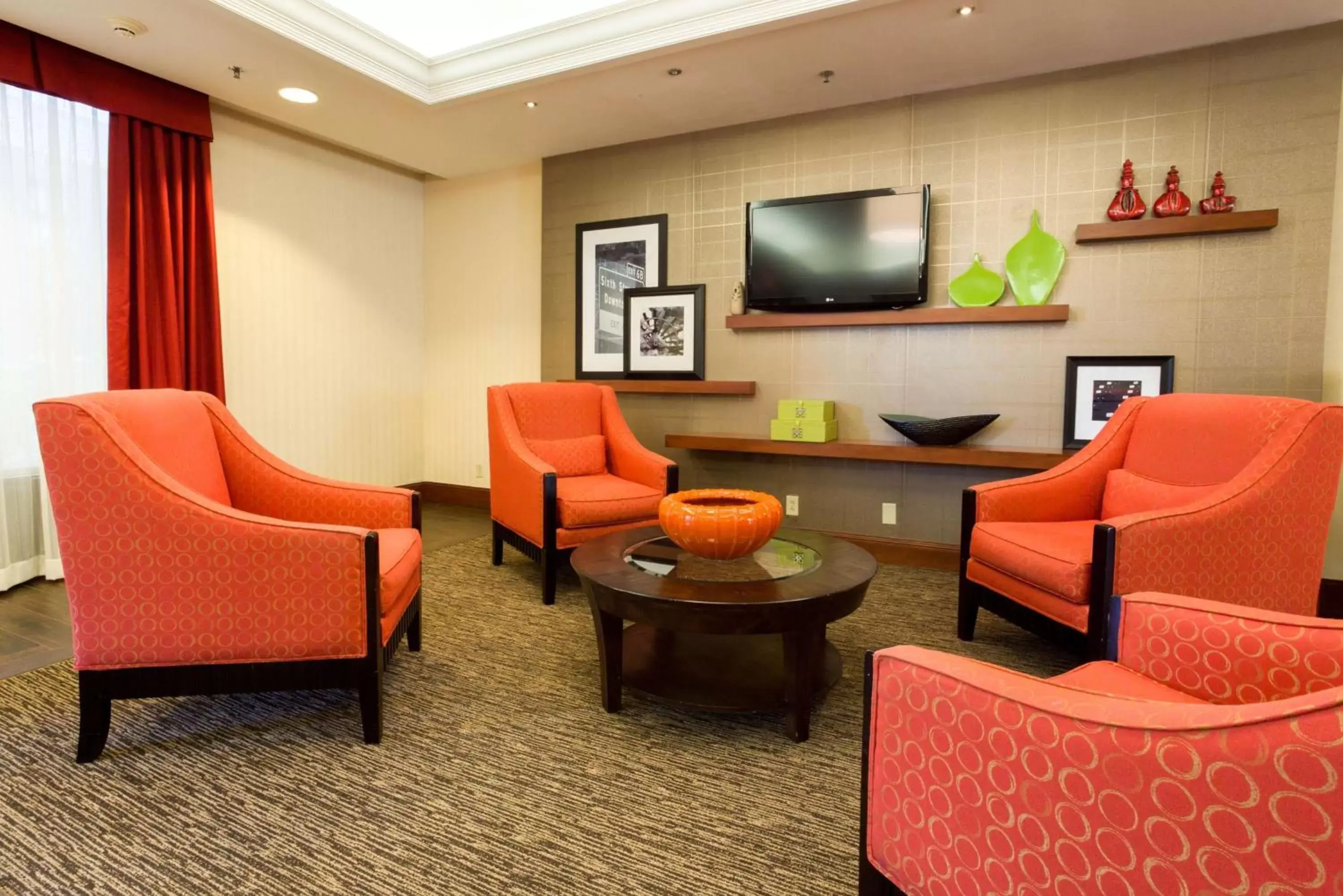 Lobby or reception, Seating Area in Hampton Inn St. Louis Southwest