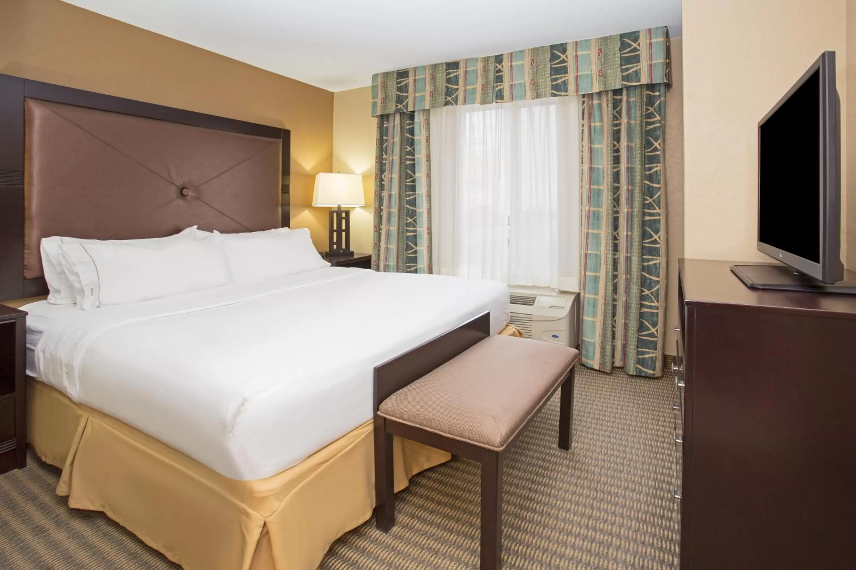 Photo of the whole room, Bed in Holiday Inn Express Hotel & Suites Lexington by IHG