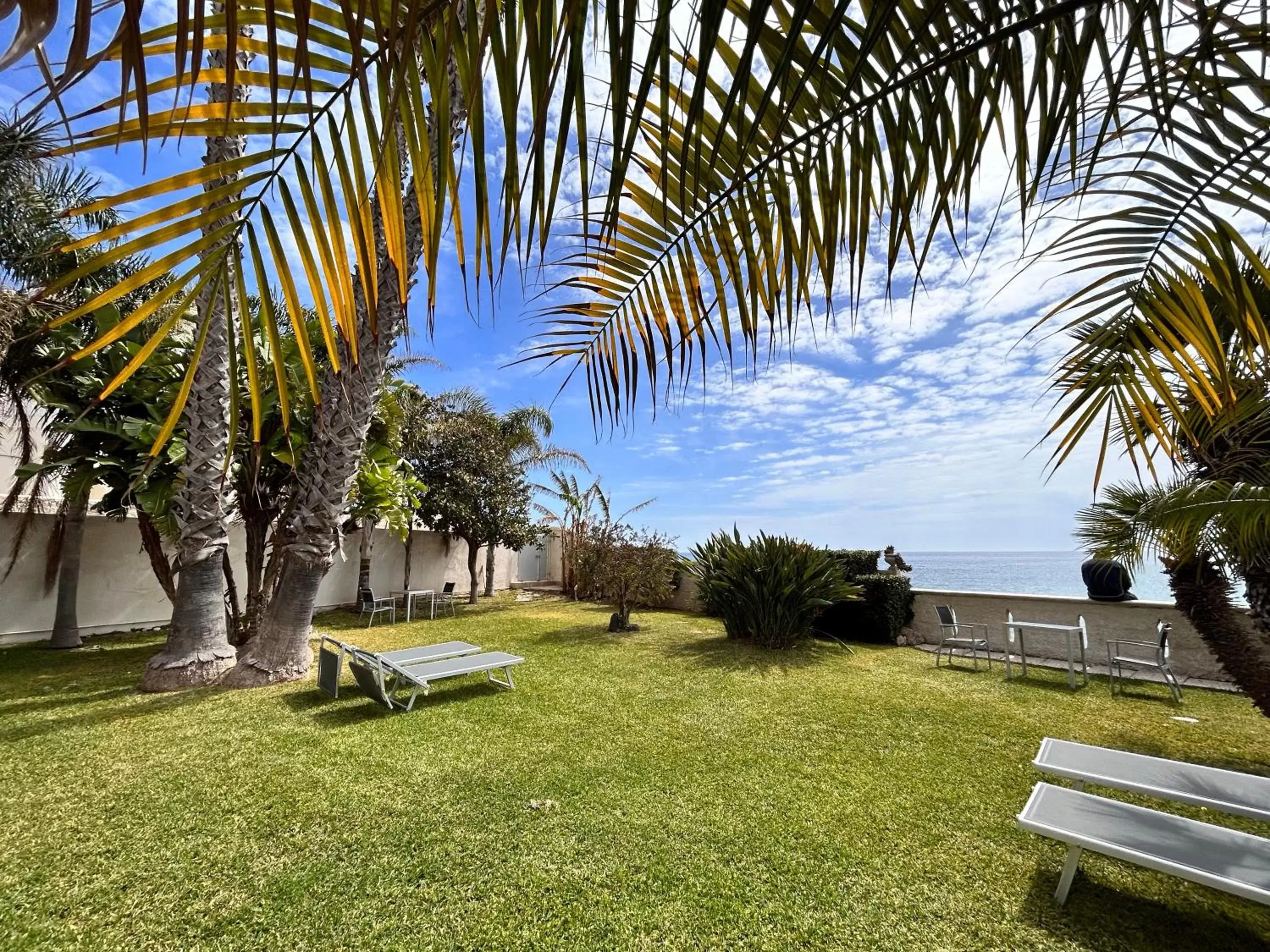 Natural landscape, Garden in B&B La terrazza sul mare