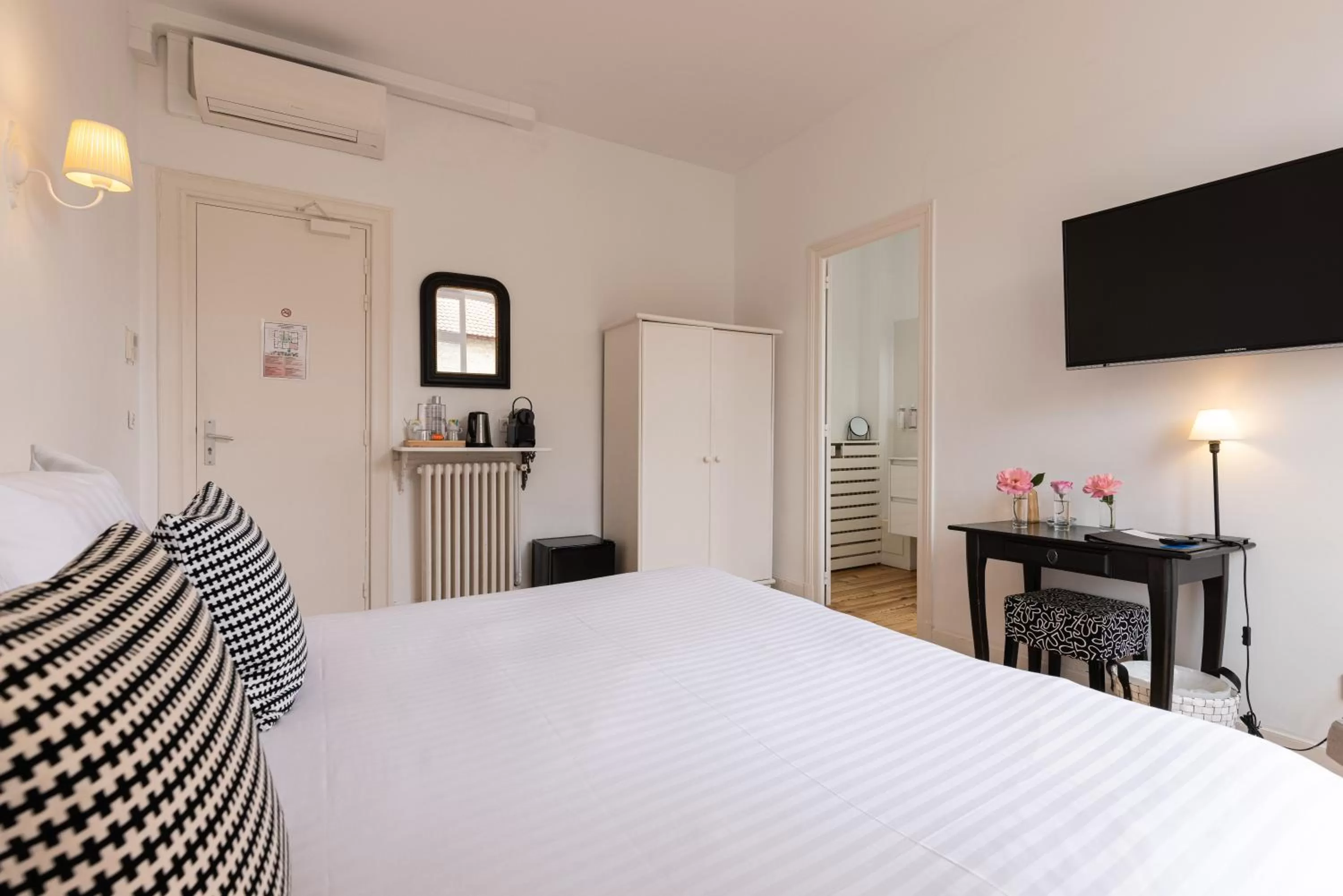 Bedroom, Bed in Hôtel & Espace Bien-être La Maison du Lierre