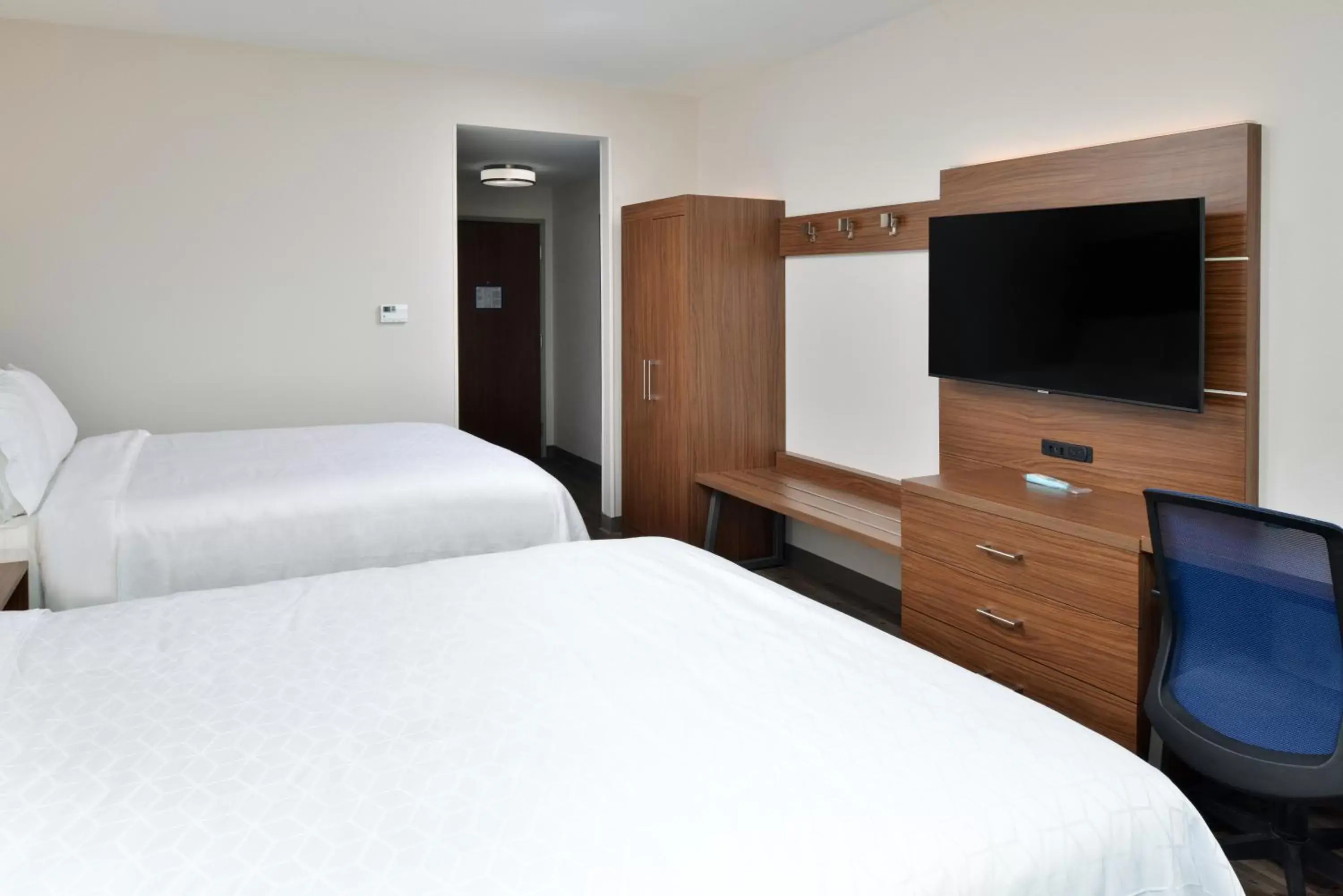 Bed in Holiday Inn Express Orlando - South Park by IHG Bed in Holiday Inn Express Orlando - South Park by IHG