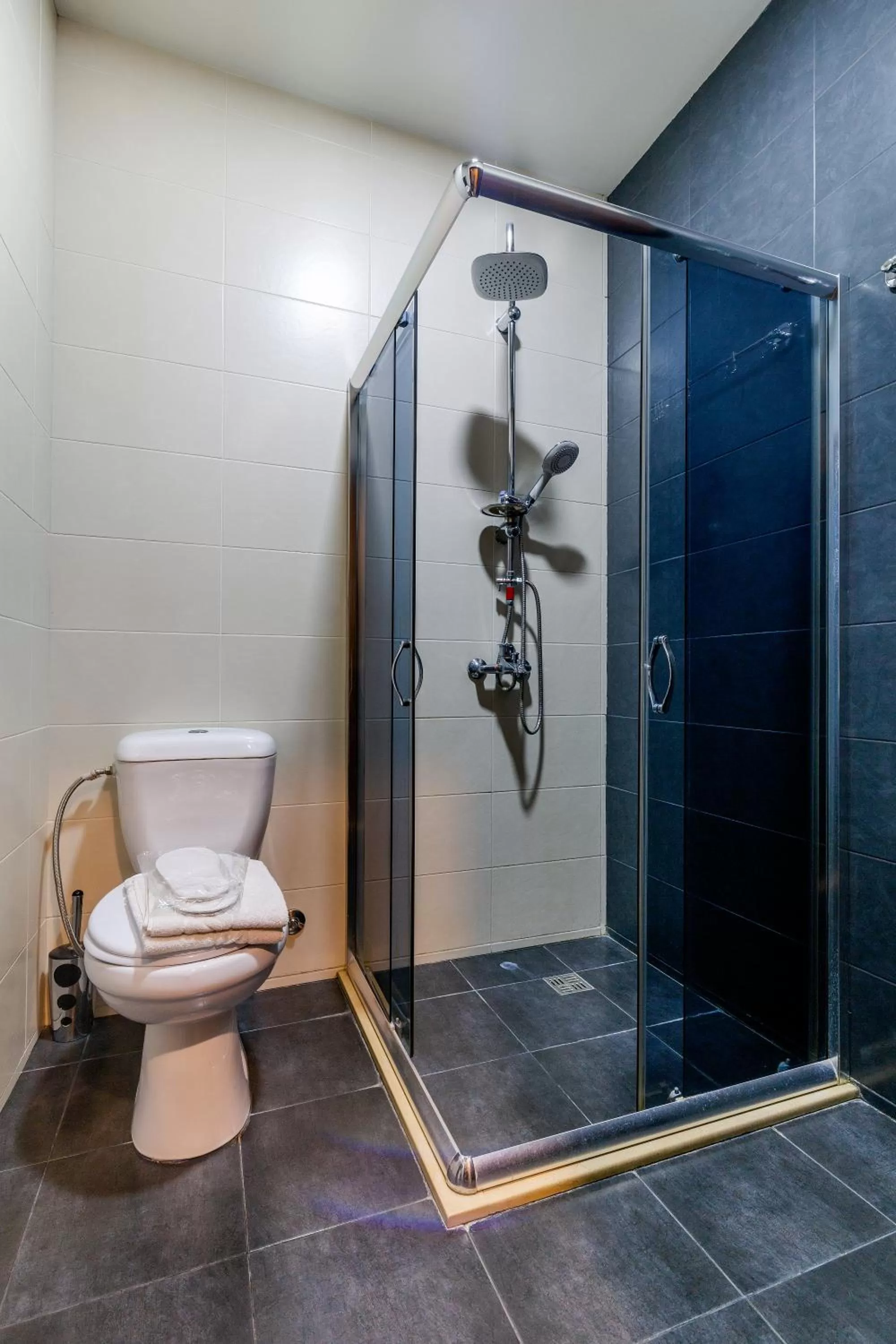 Shower in Hotel Marlyn