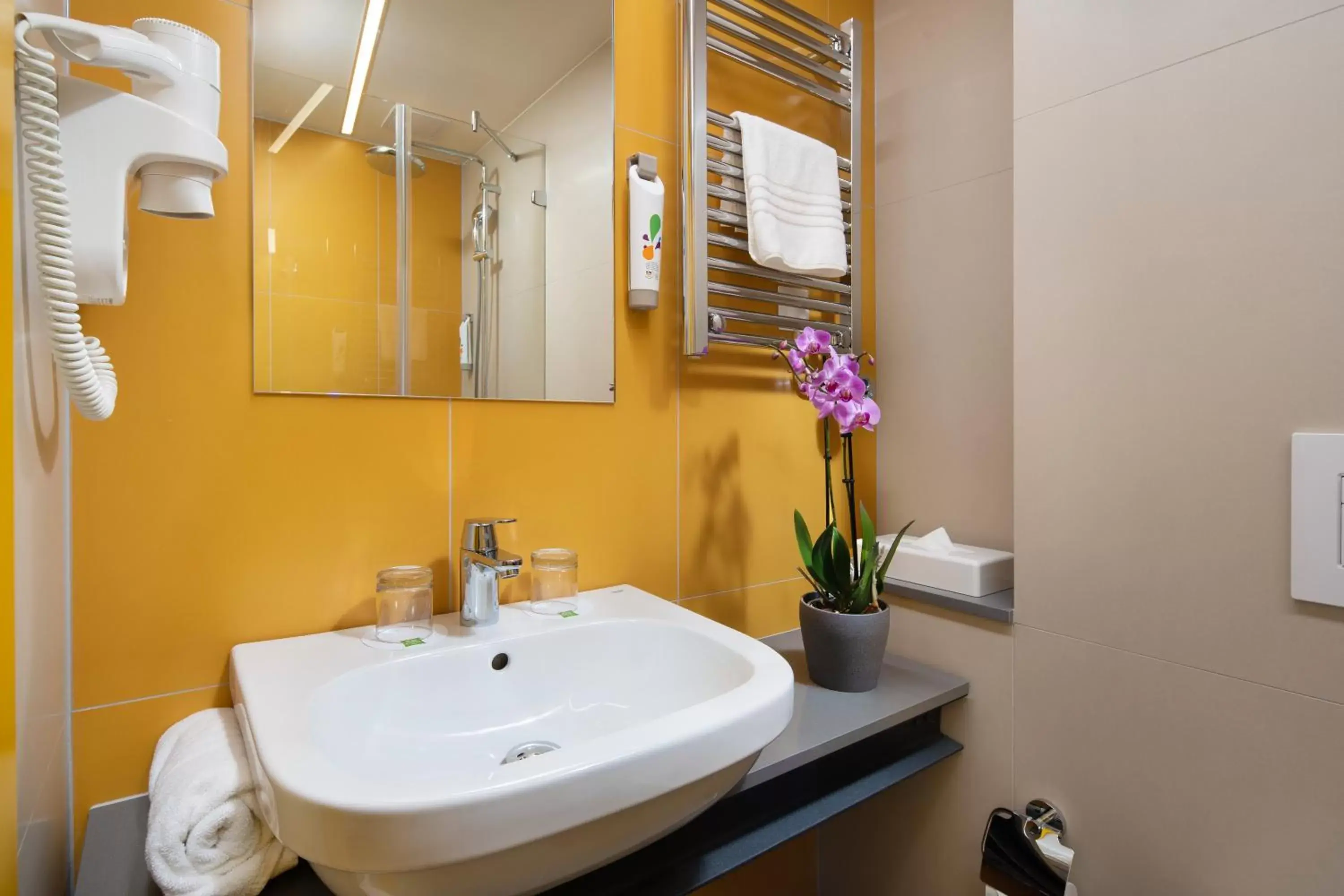 Bathroom in ibis Styles Budapest Citywest