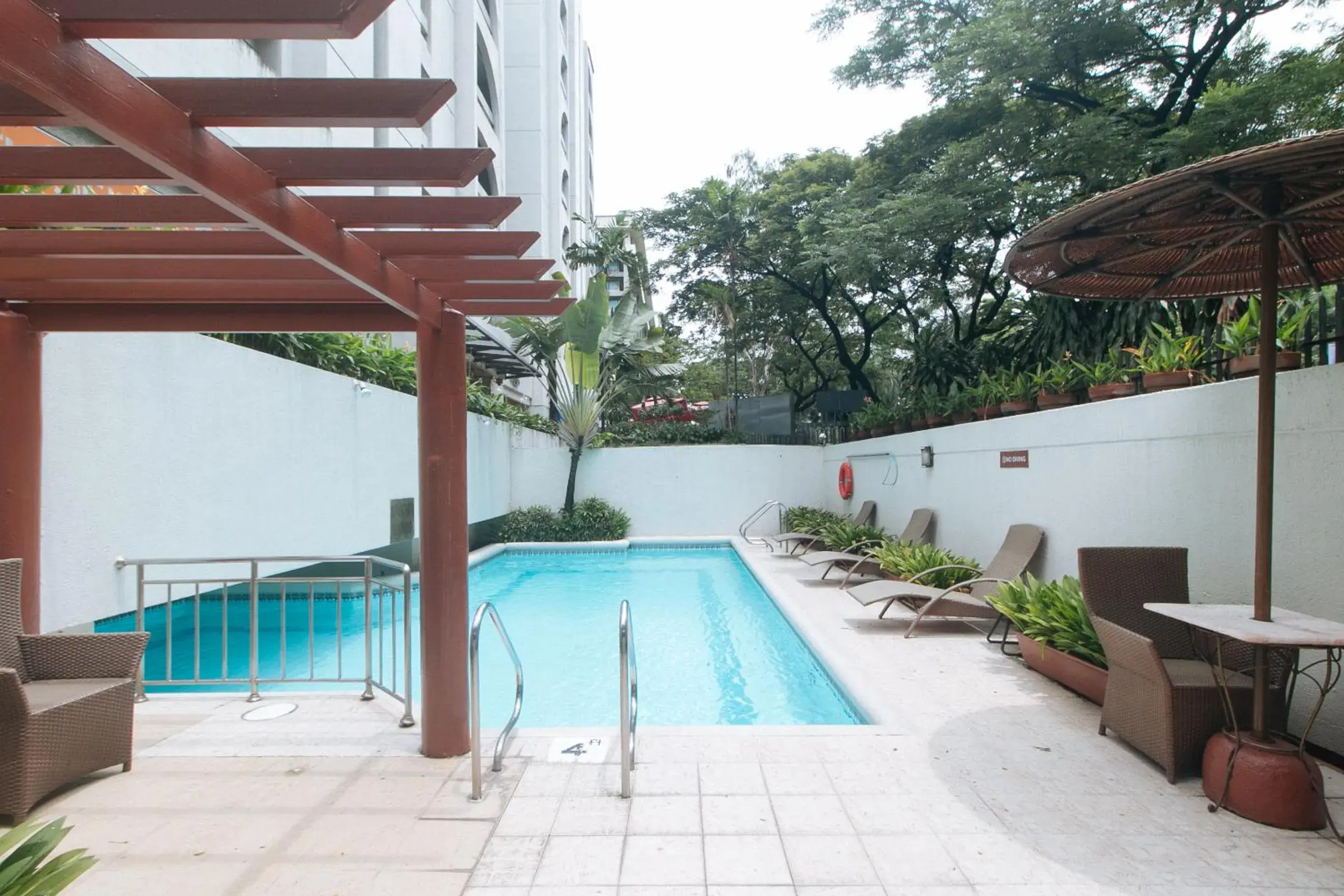 Swimming Pool in RedDoorz Premium @ The Residences Olympia Makati