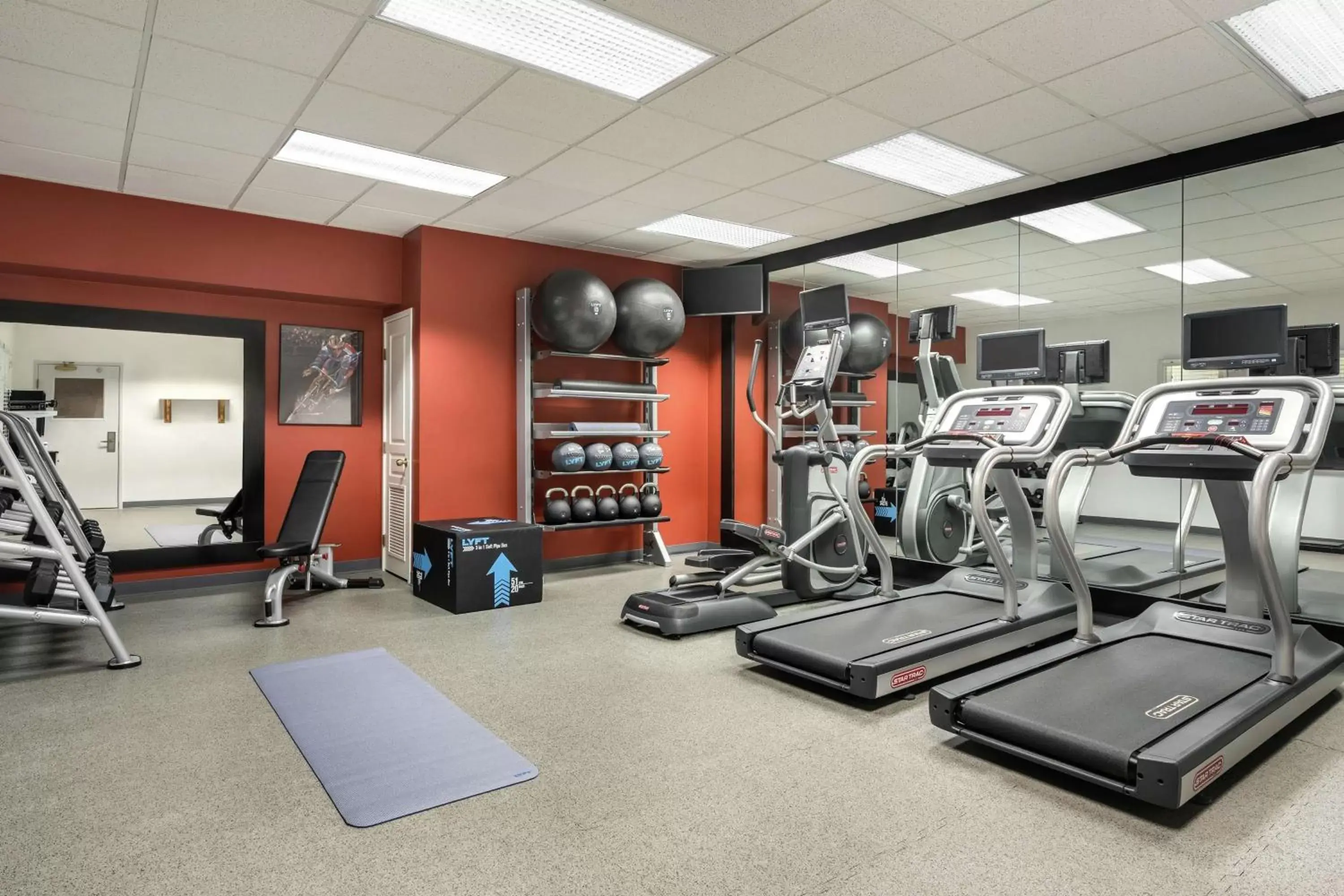 Bedroom, Fitness Center/Facilities in Homewood Suites by Hilton Erie