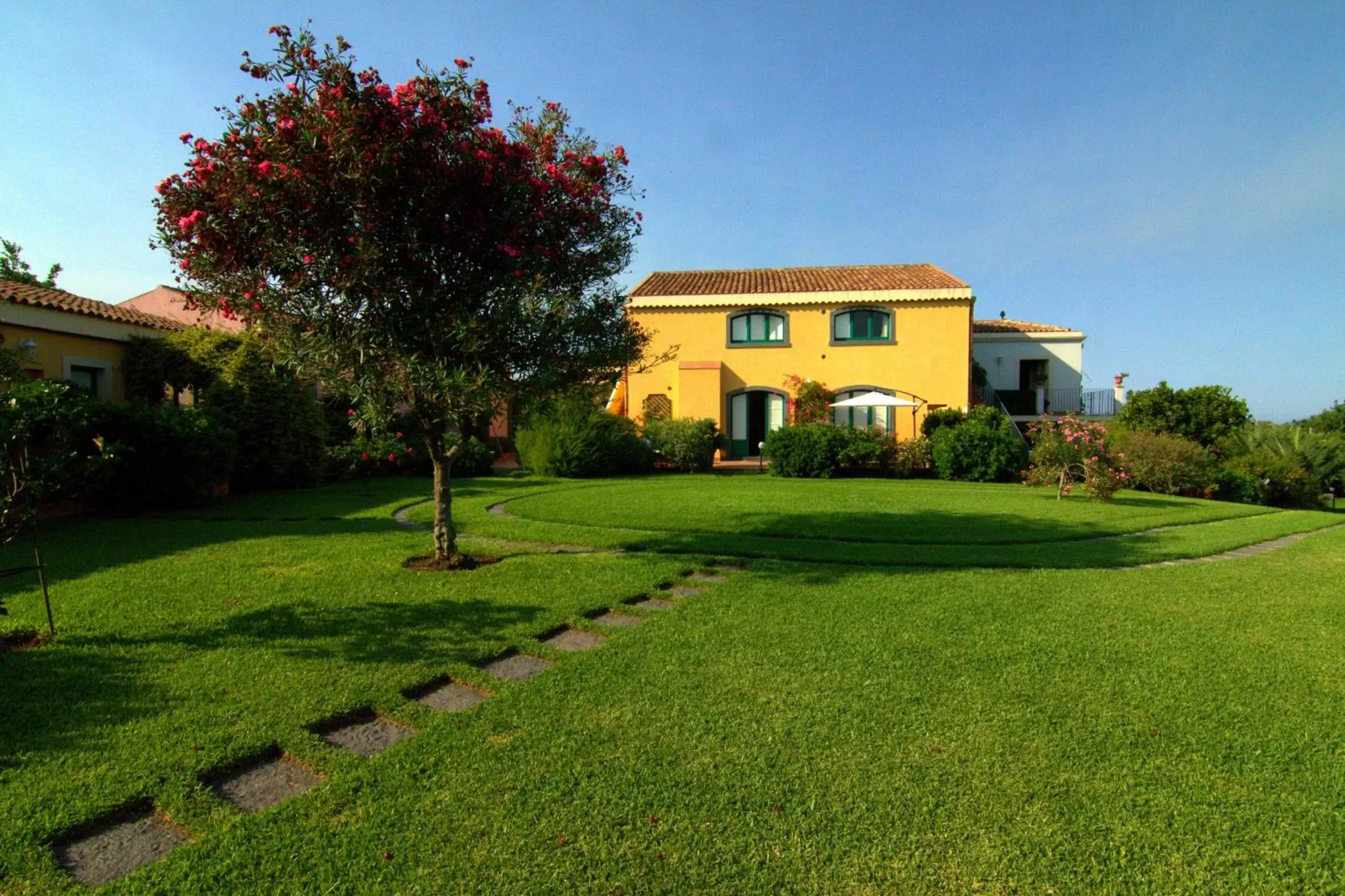 Garden, Property Building in Torre Archirafi Resort