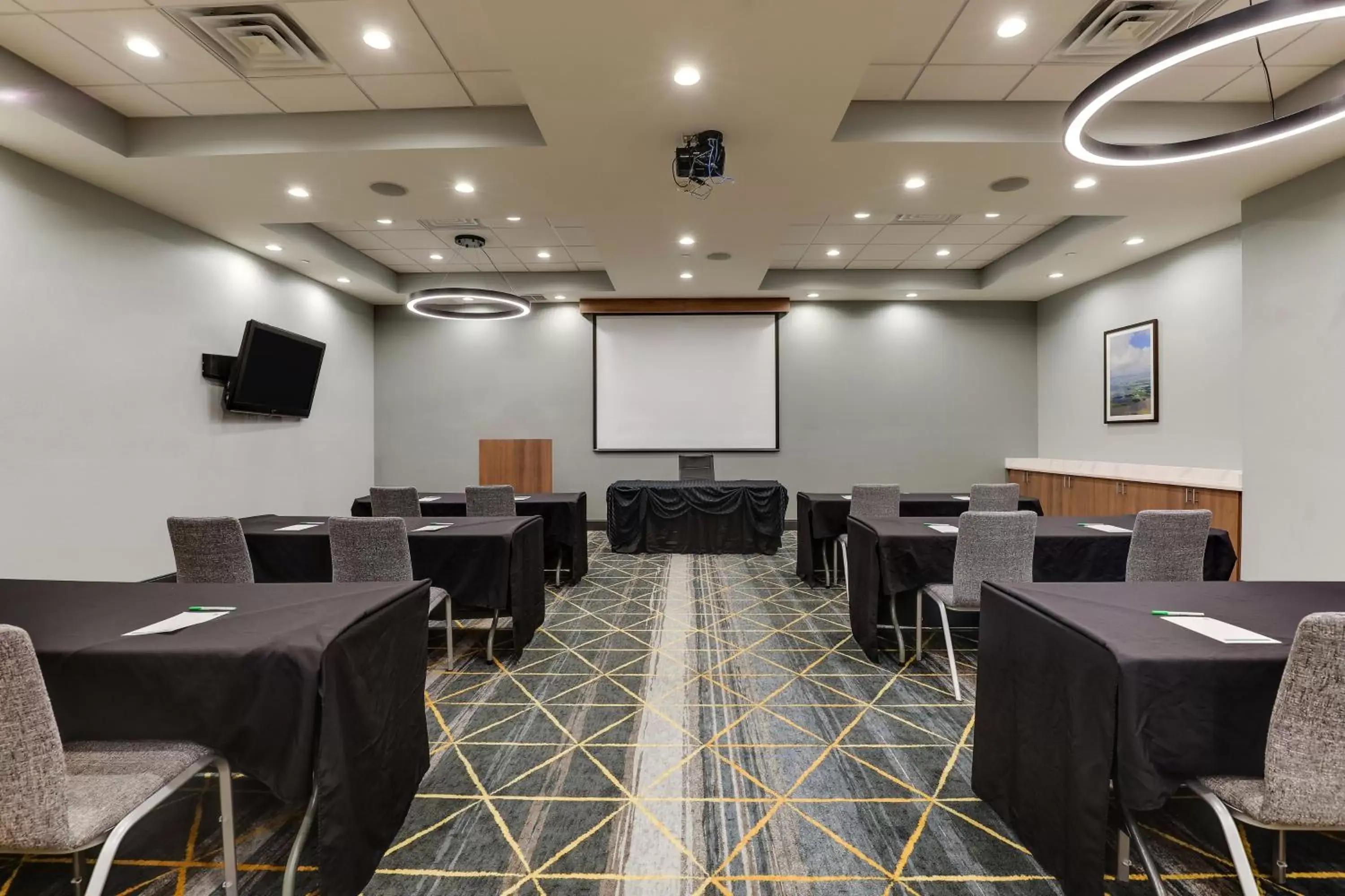 Meeting/conference room in Holiday Inn Mobile Airport, an IHG Hotel