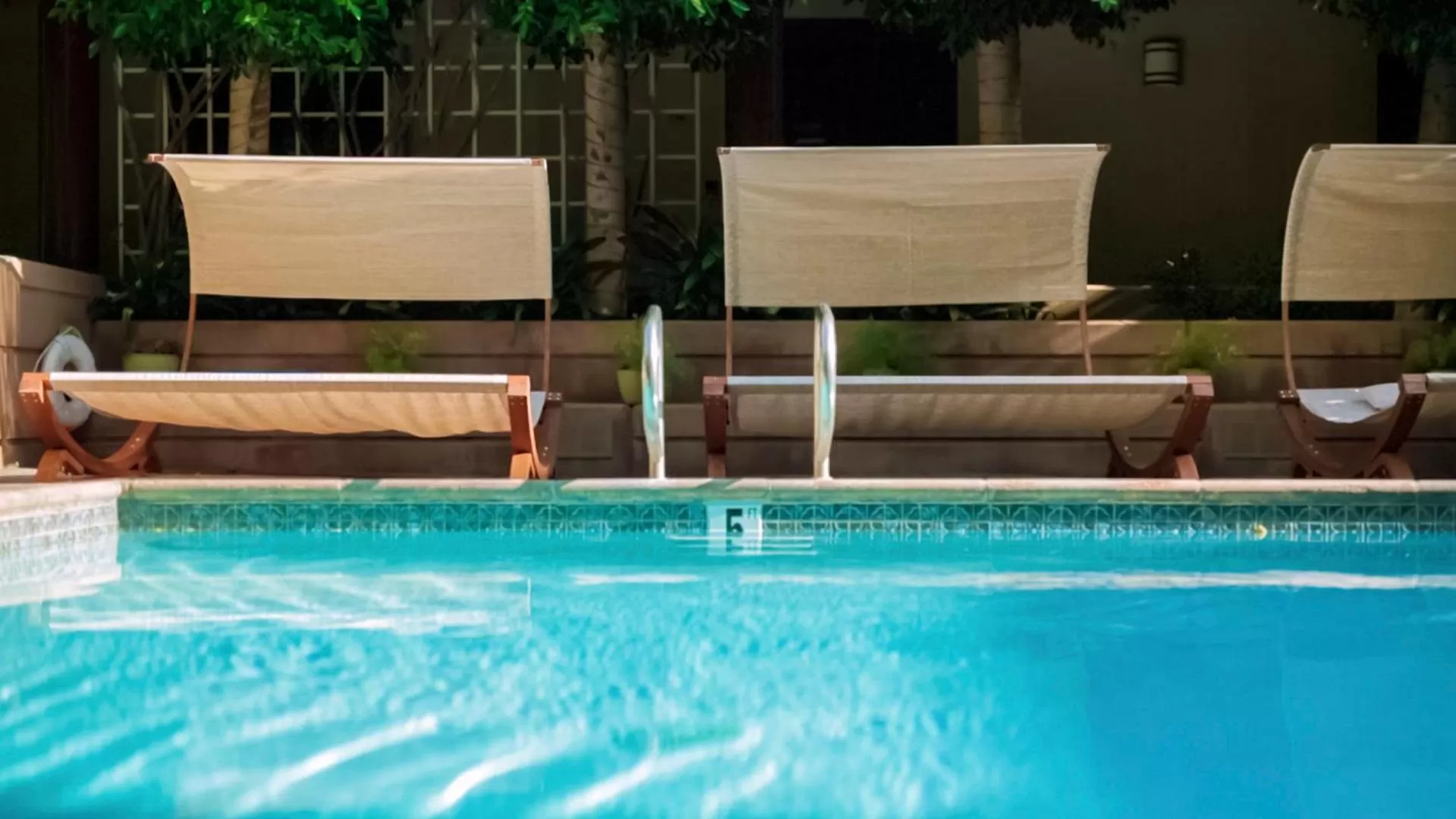 Swimming pool in Cupertino Hotel