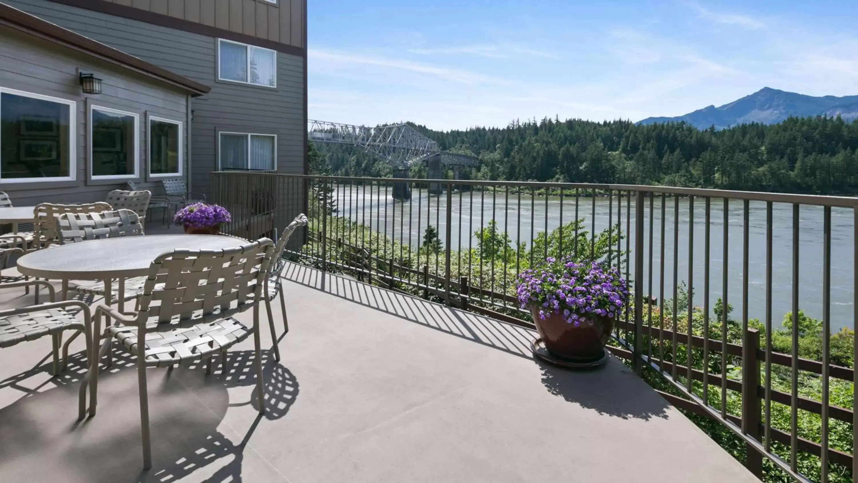 On site, Balcony/Terrace in Best Western Plus Columbia River Inn