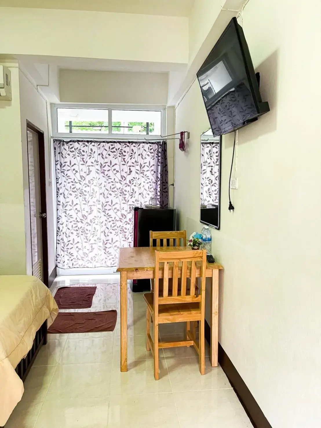 Bathroom, TV/Entertainment Center in Rueangrat Hotel