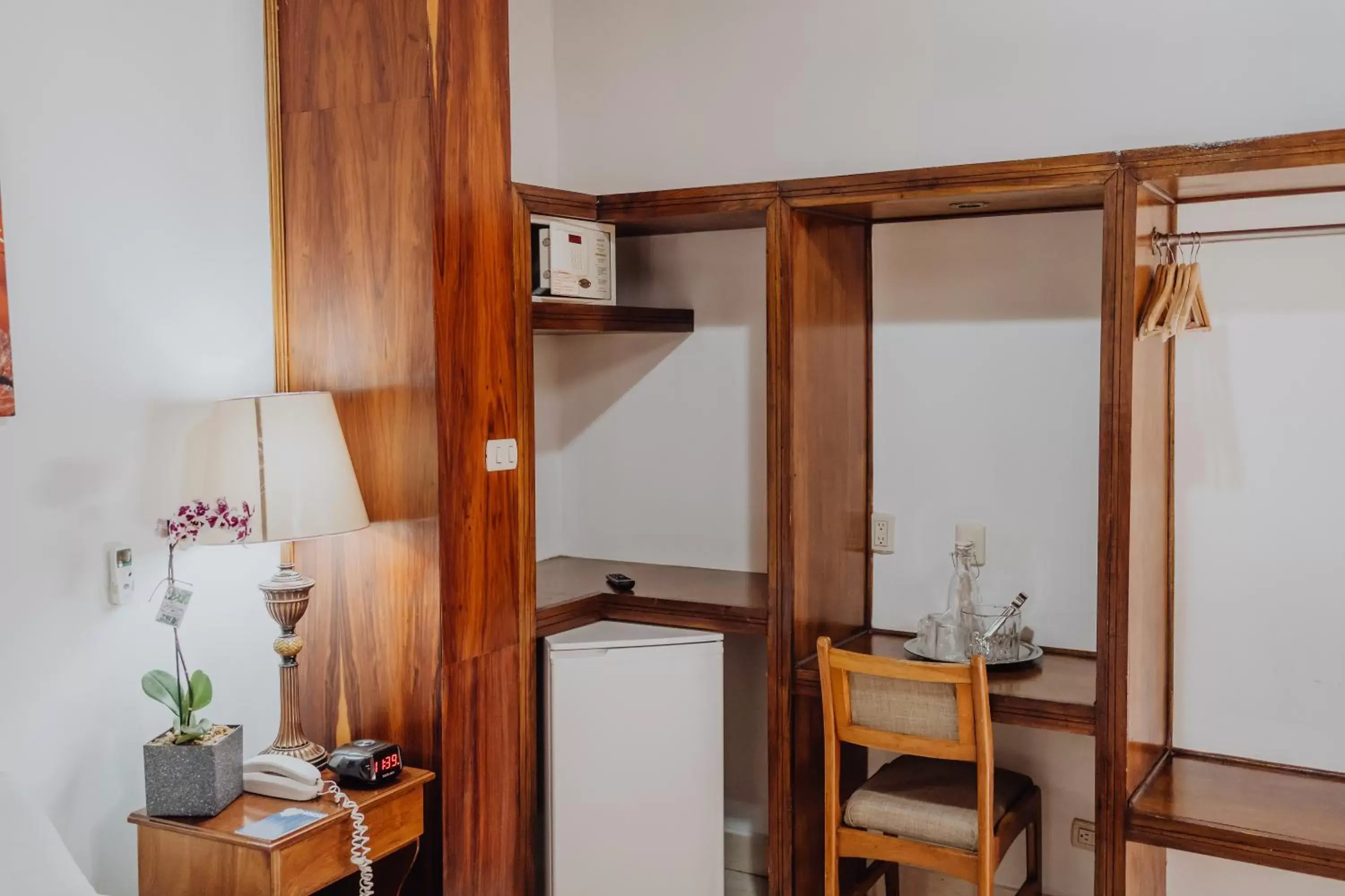 TV and multimedia, Bathroom in Hotel Dunn Inn