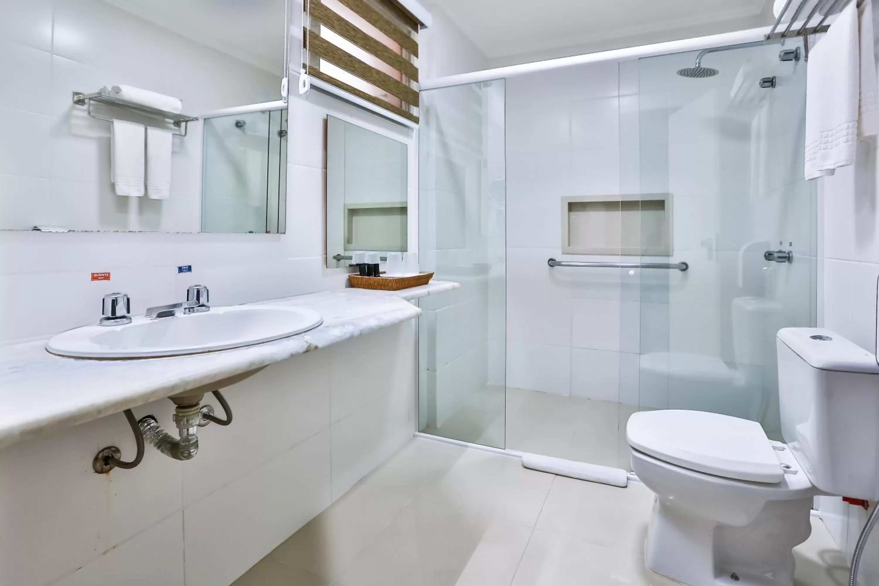 Bathroom in Wyndham Golden Foz Suítes