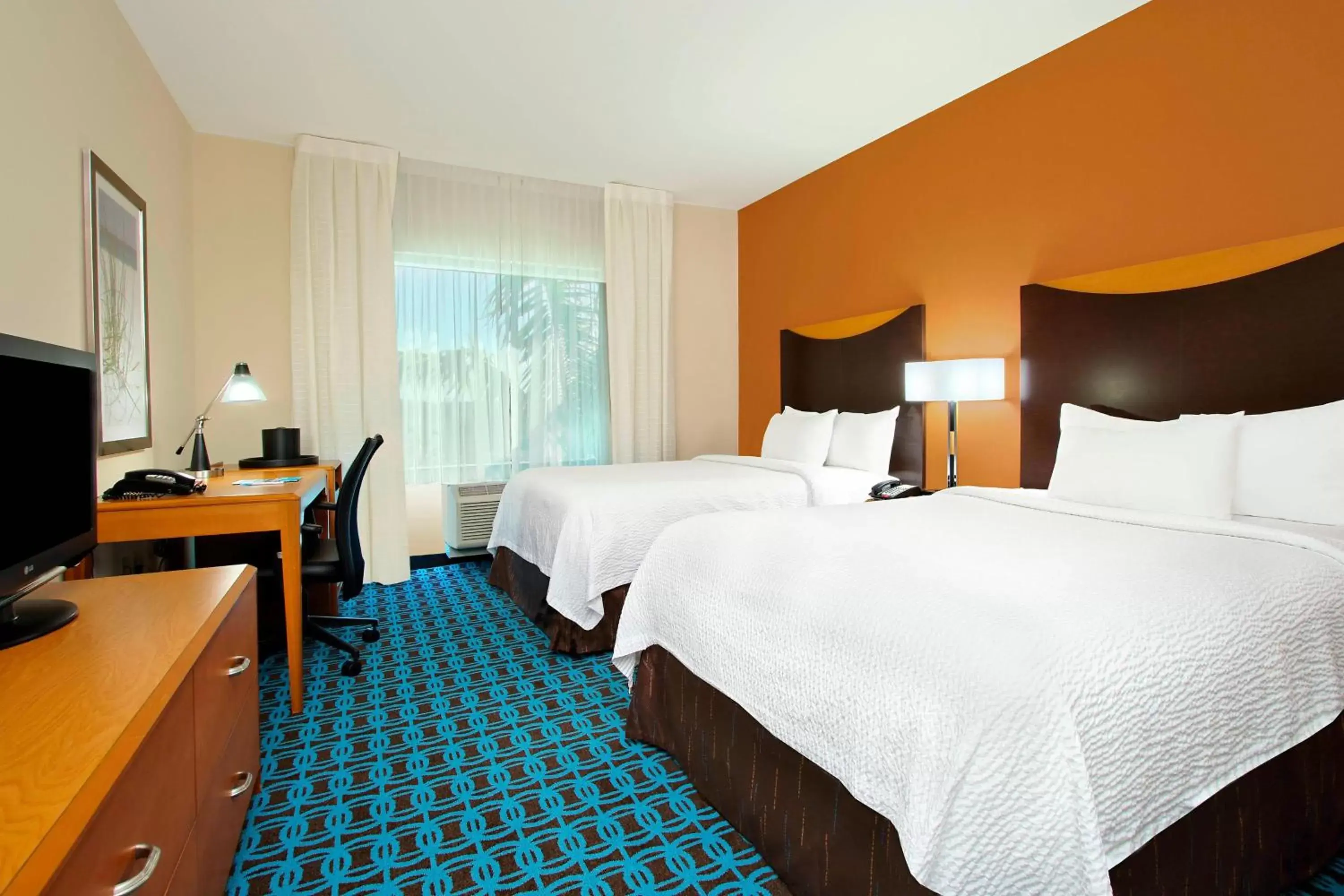 Photo of the whole room, Bed in Fairfield Inn & Suites Fort Lauderdale Airport & Cruise Port
