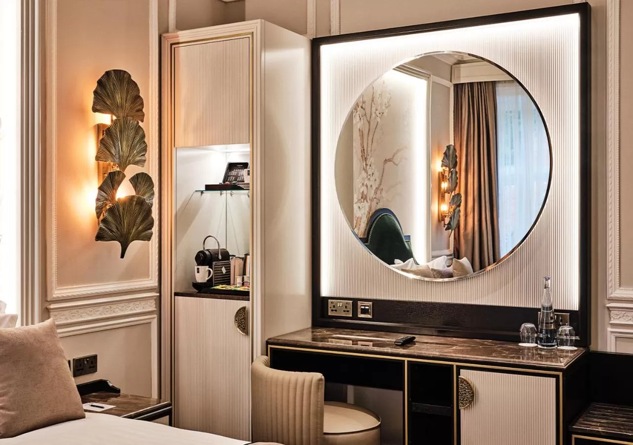 hair dresser in Warren House Hotel