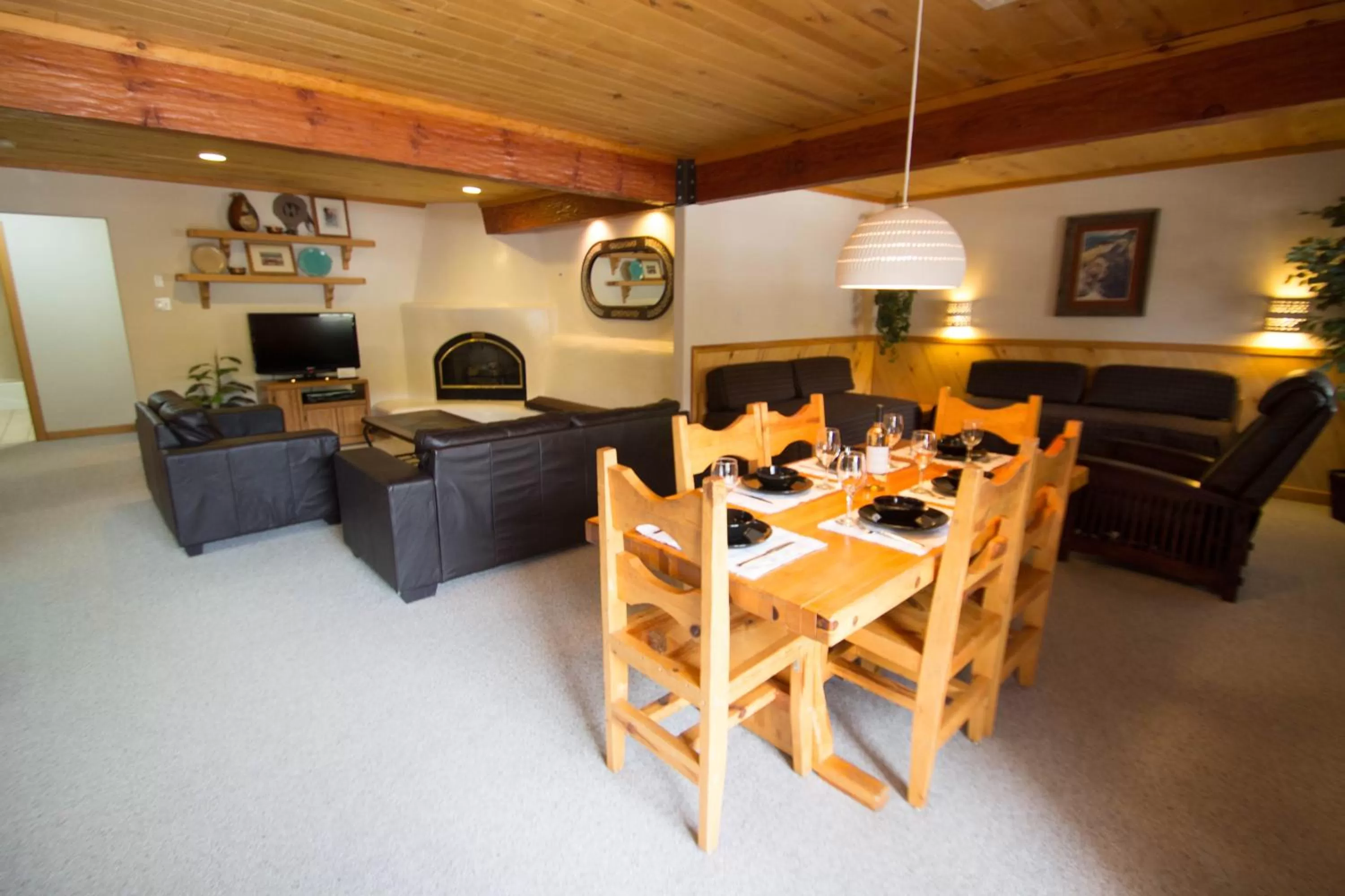 Living room, Restaurant/Places to Eat in Sitzmark Sports Lodge