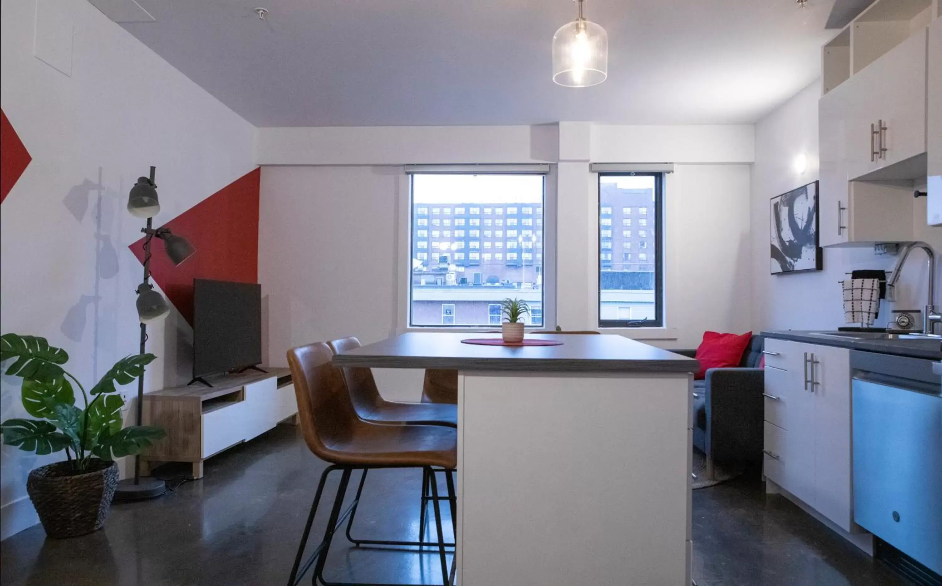 Kitchen/Kitchenette in Cameo Hotel and Suites