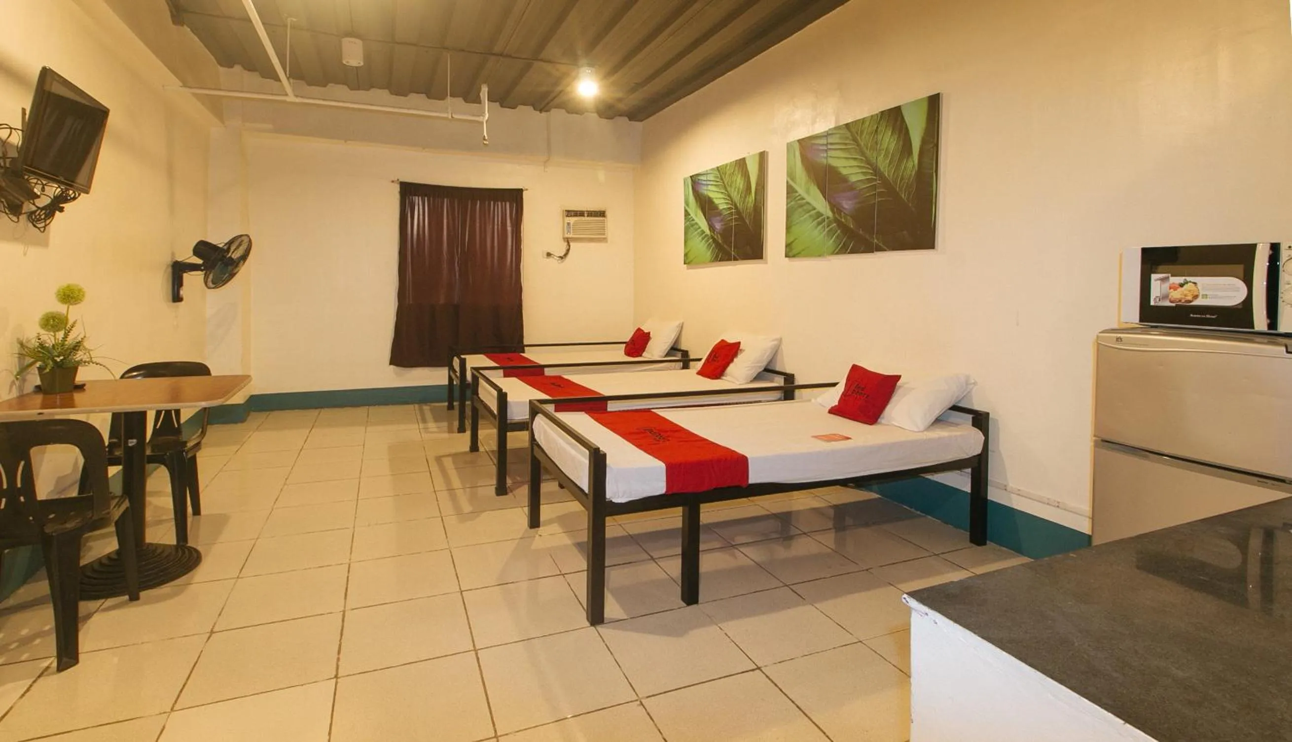 Bed in RedDoorz at Crowne One Condo