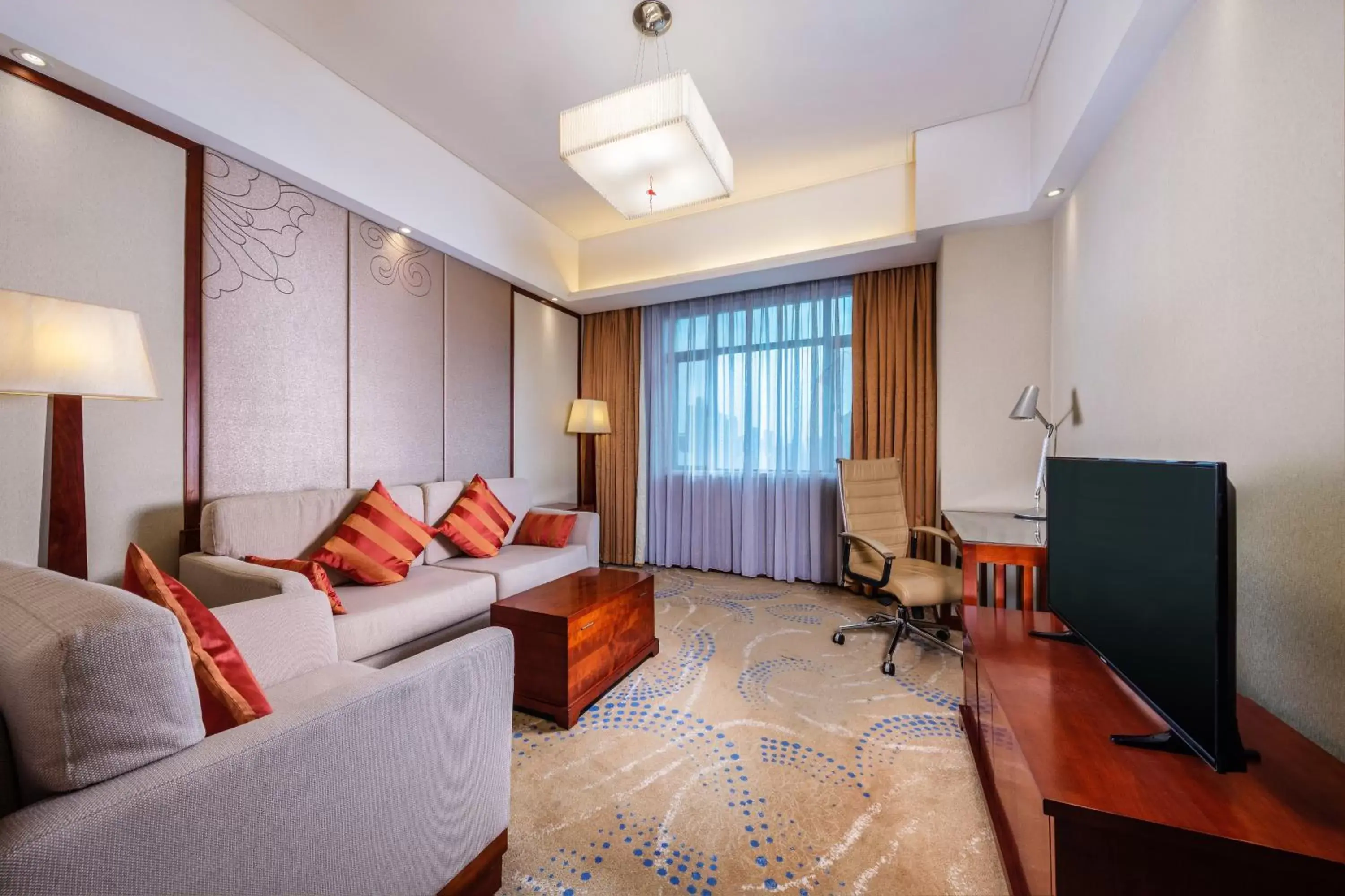 Seating Area in Crowne Plaza Foshan, an IHG Hotel - Exclusive bus stations for HKSAR round-trips