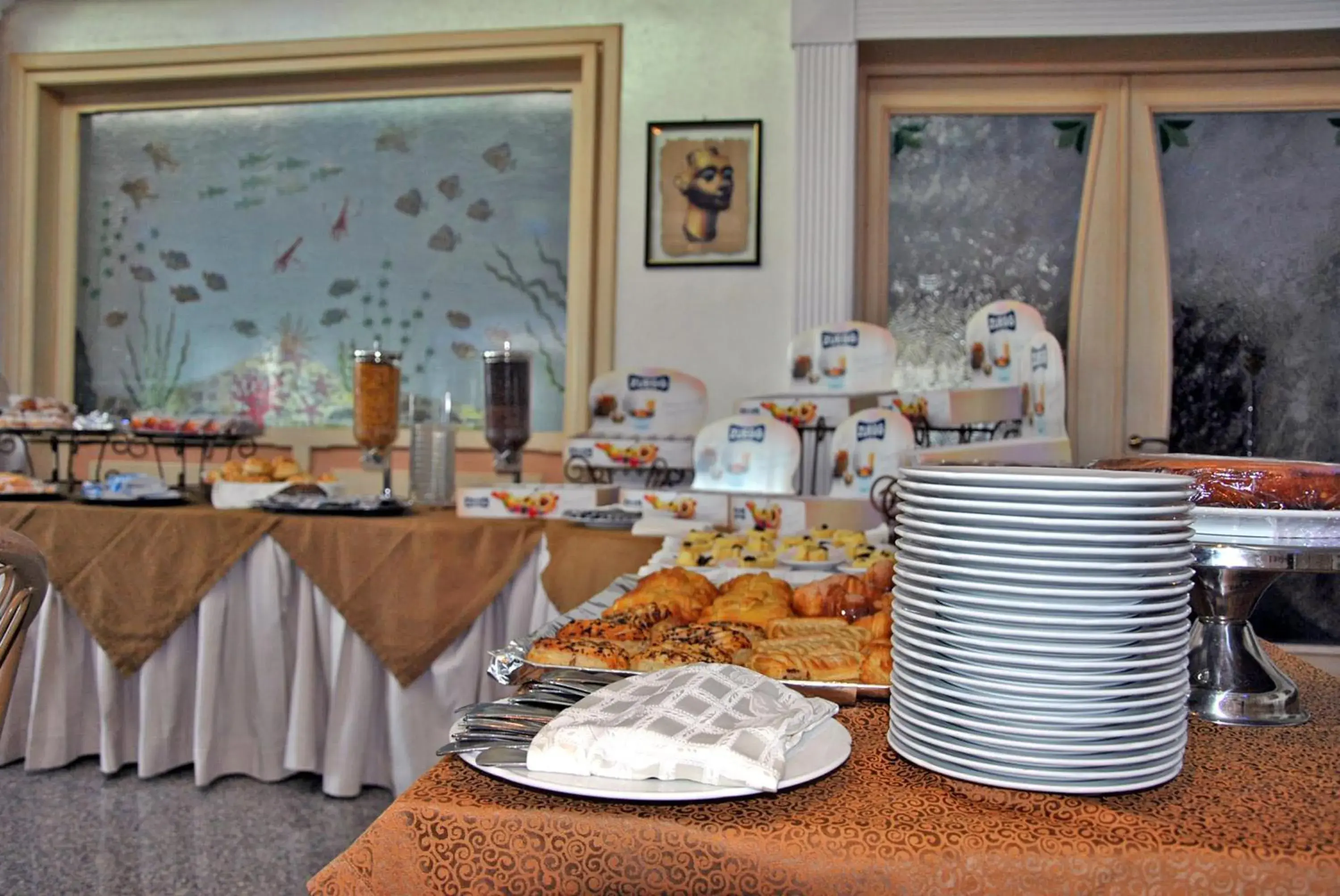 Restaurant/places to eat, Food in Hotel Mediterraneo