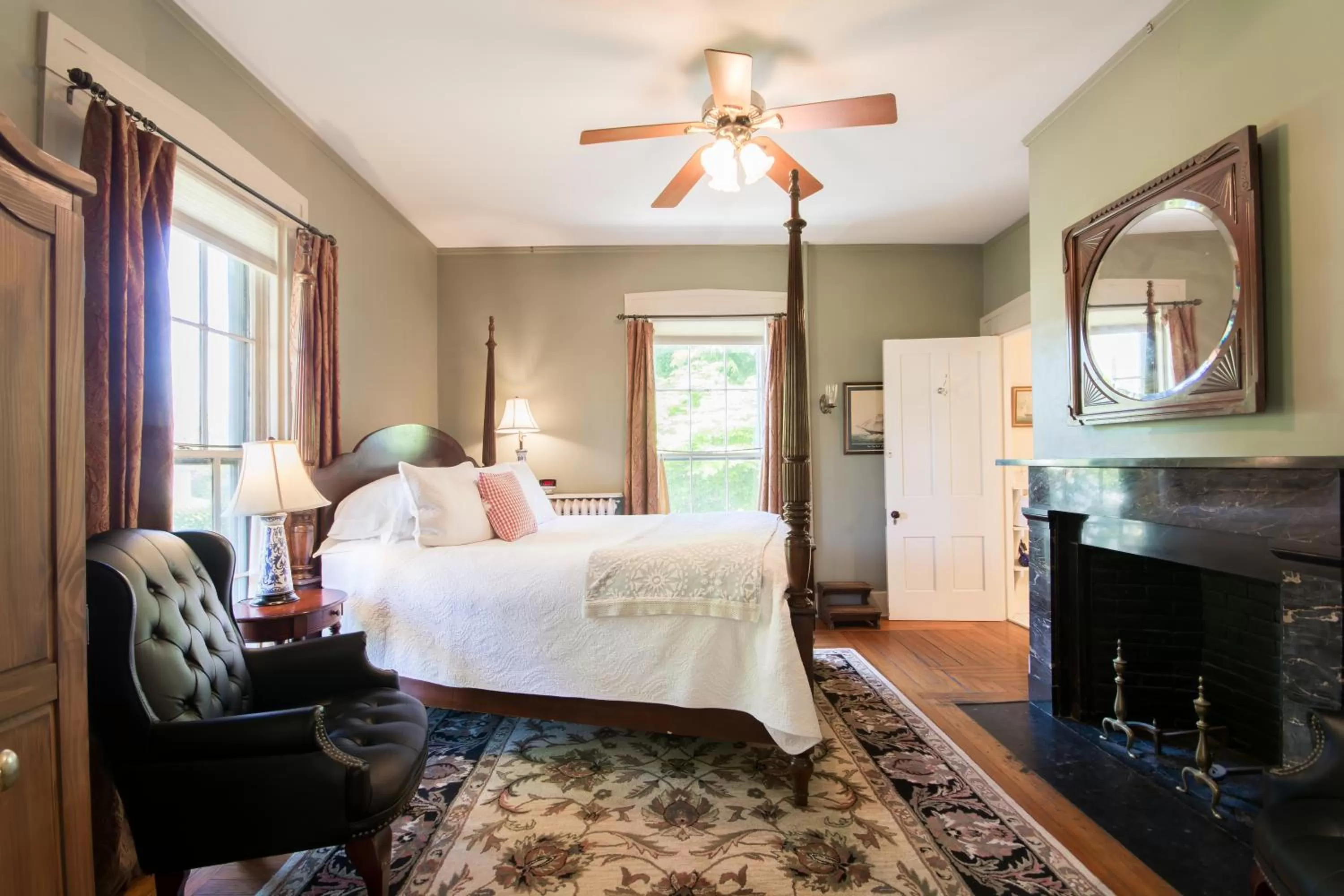 Bed in Marshall Slocum Inn