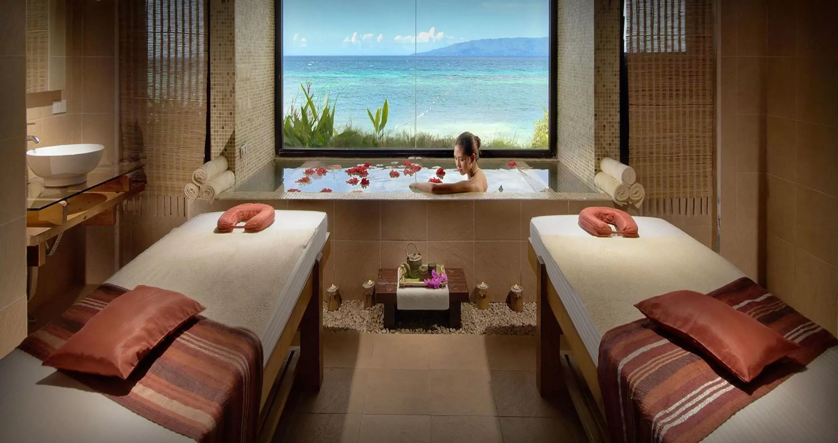 Hot Tub in Mithi Resort & Spa