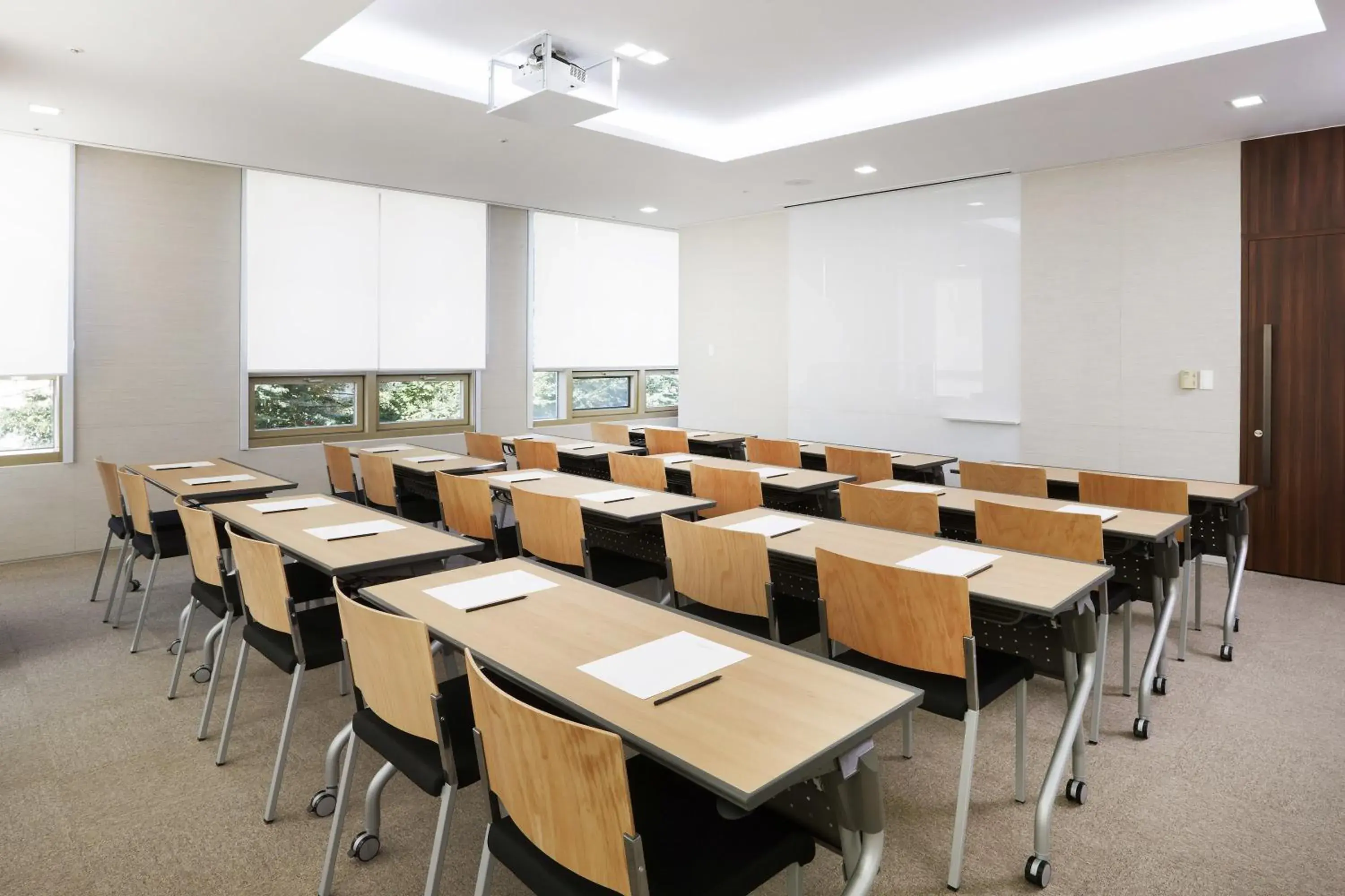 Meeting/conference room in Orakai Insadong Suites