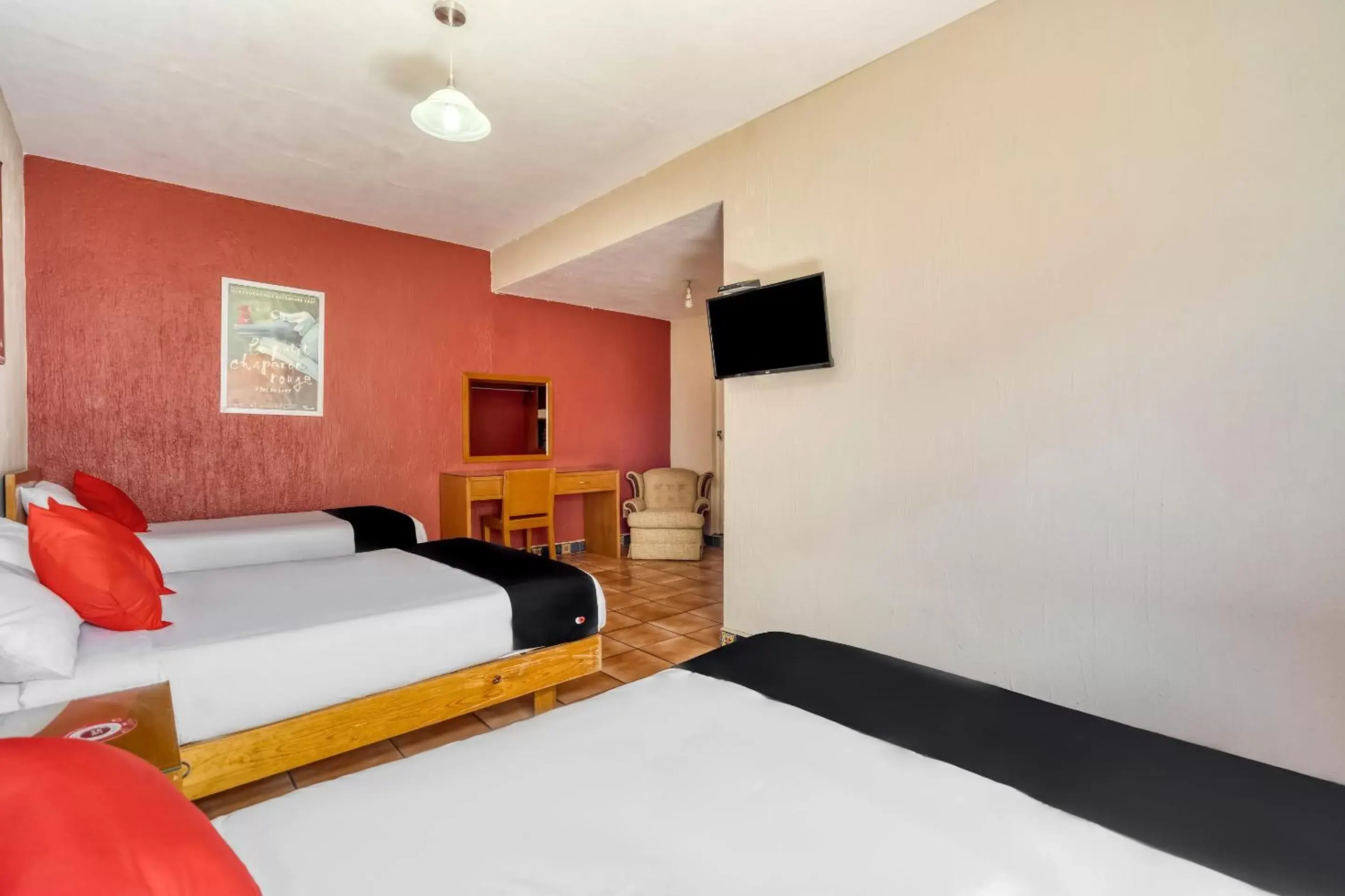 TV and multimedia, Bed in Hotel Arana