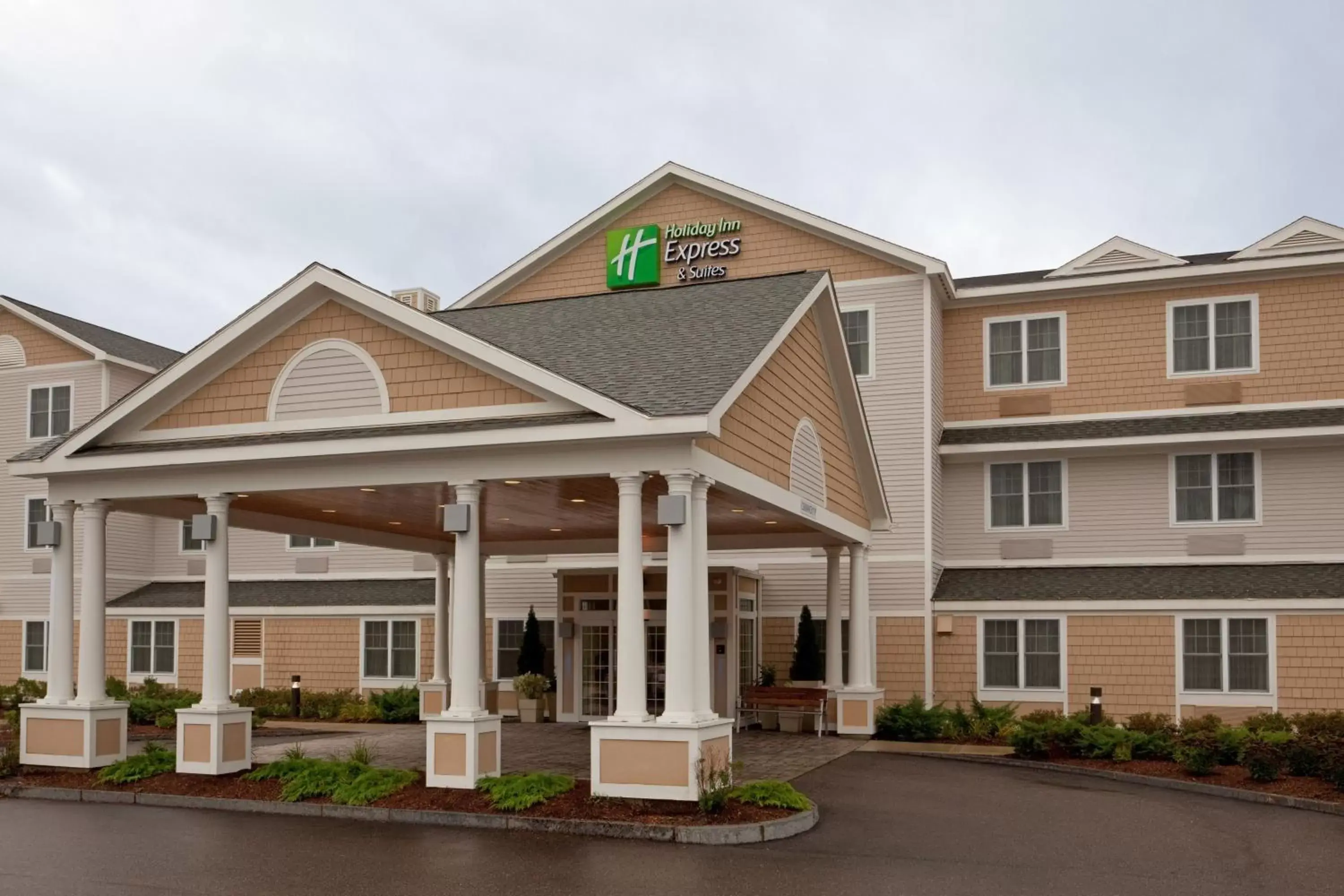 Property building in Holiday Inn Express Hotel & Suites Rochester, an IHG Hotel