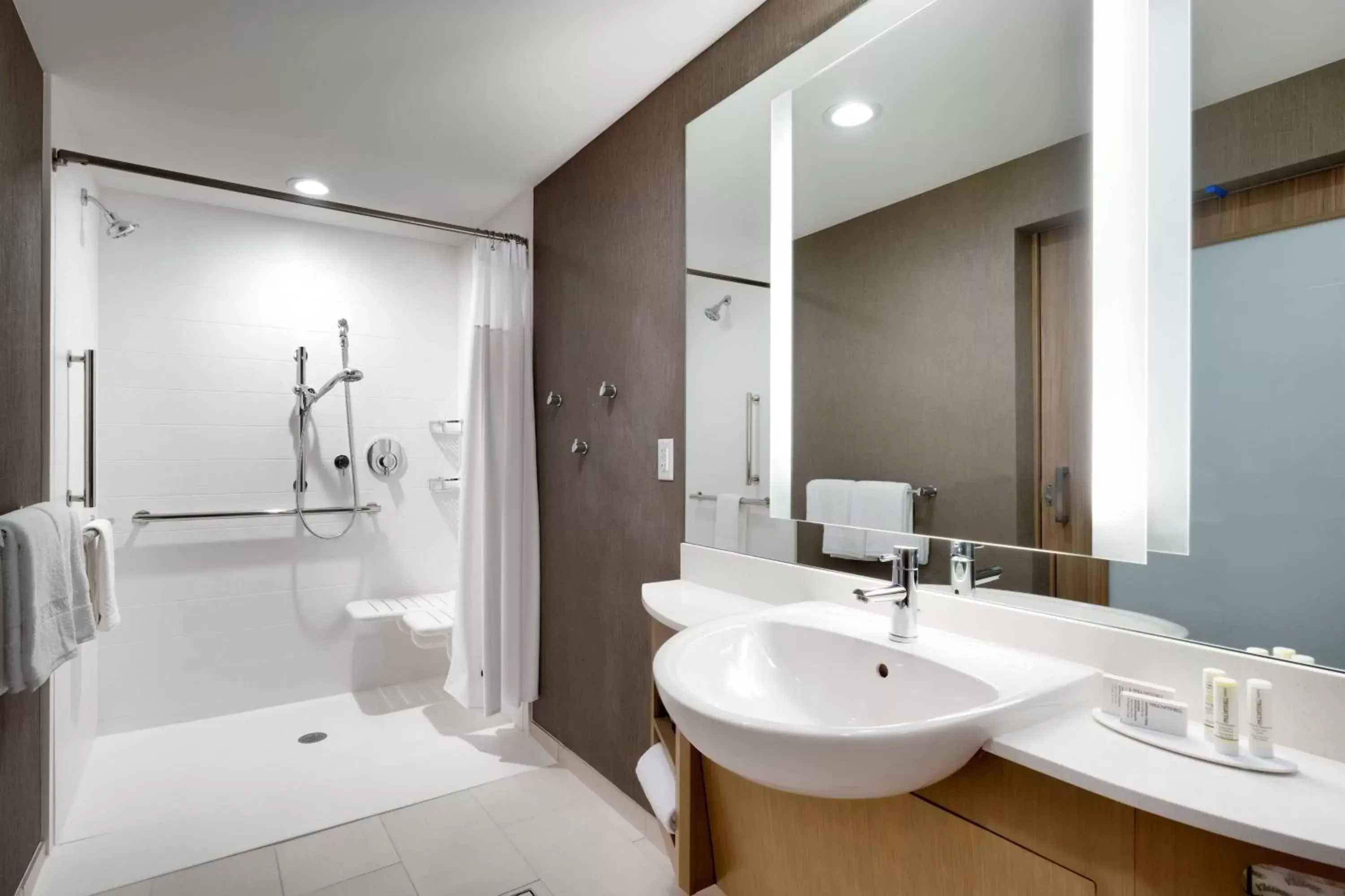 Bathroom in SpringHill Suites By Marriott Salt Lake City West Valley