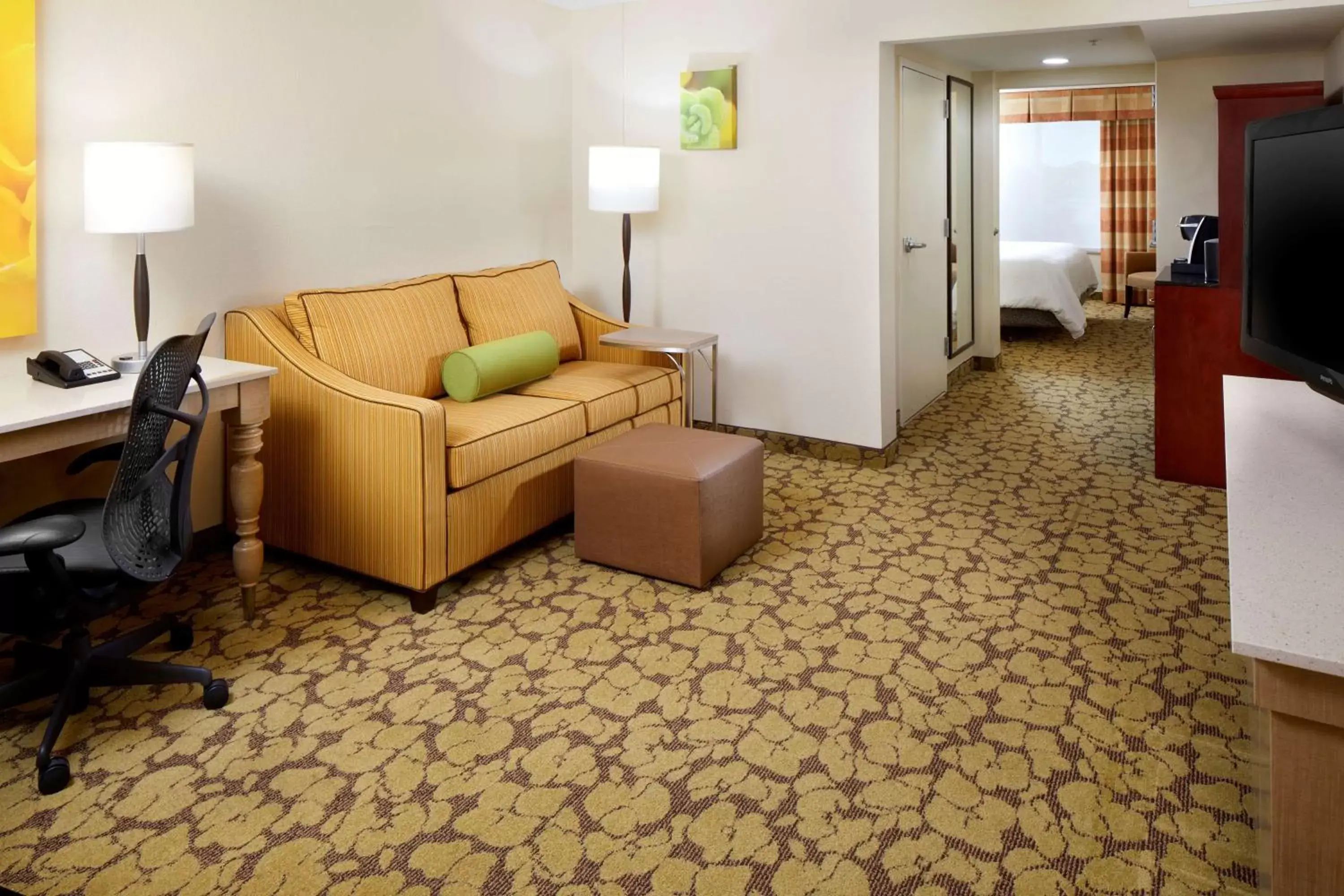 Bedroom, Seating Area in Hilton Garden Inn Savannah Midtown