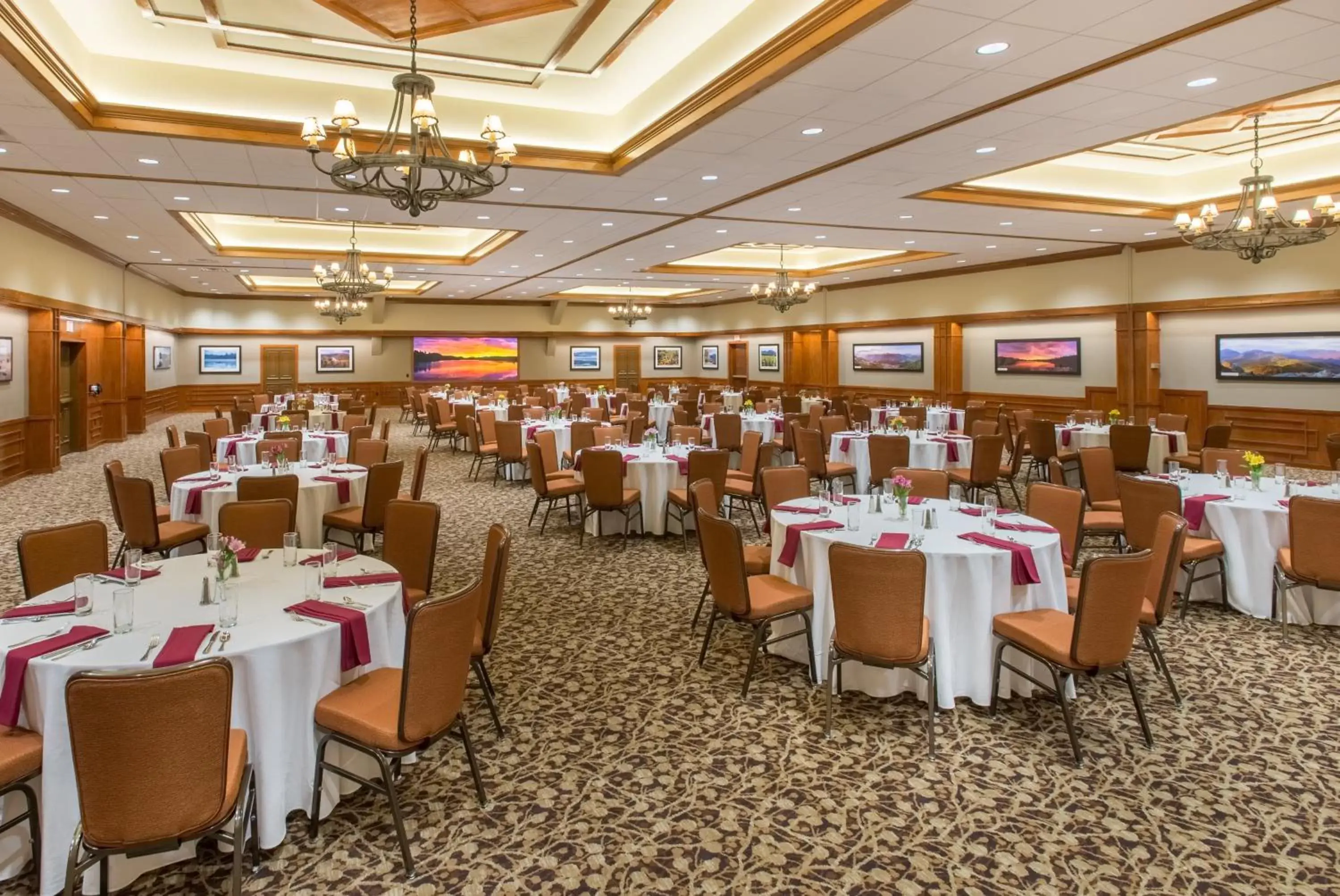 Banquet/Function facilities, Restaurant/Places to Eat in Crowne Plaza Lake Placid, an IHG Hotel