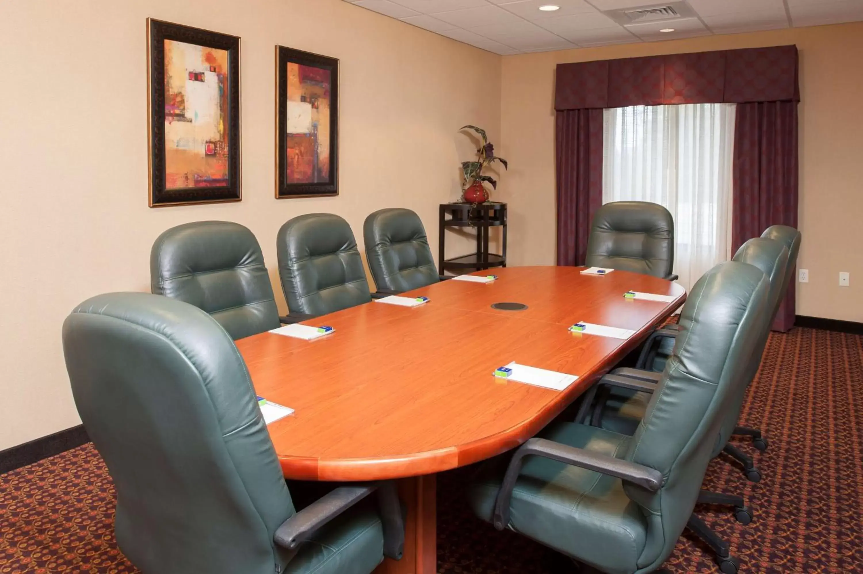 Meeting/conference room in Hampton Inn & Suites Grand Rapids-Airport 28th St