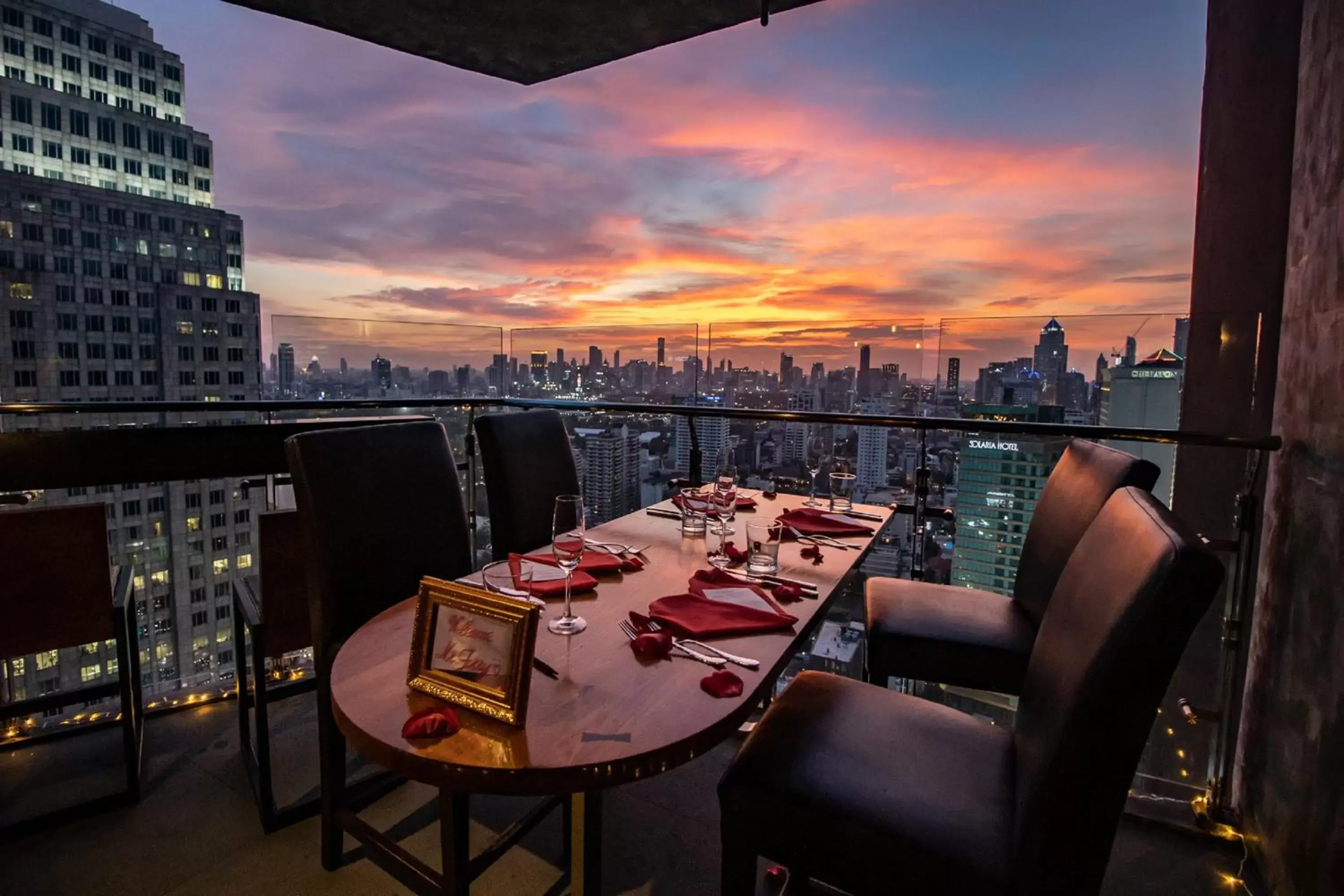 Restaurant/places to eat in The Continent Boutique Hotel Bangkok Sukhumvit by Compass Hospitality