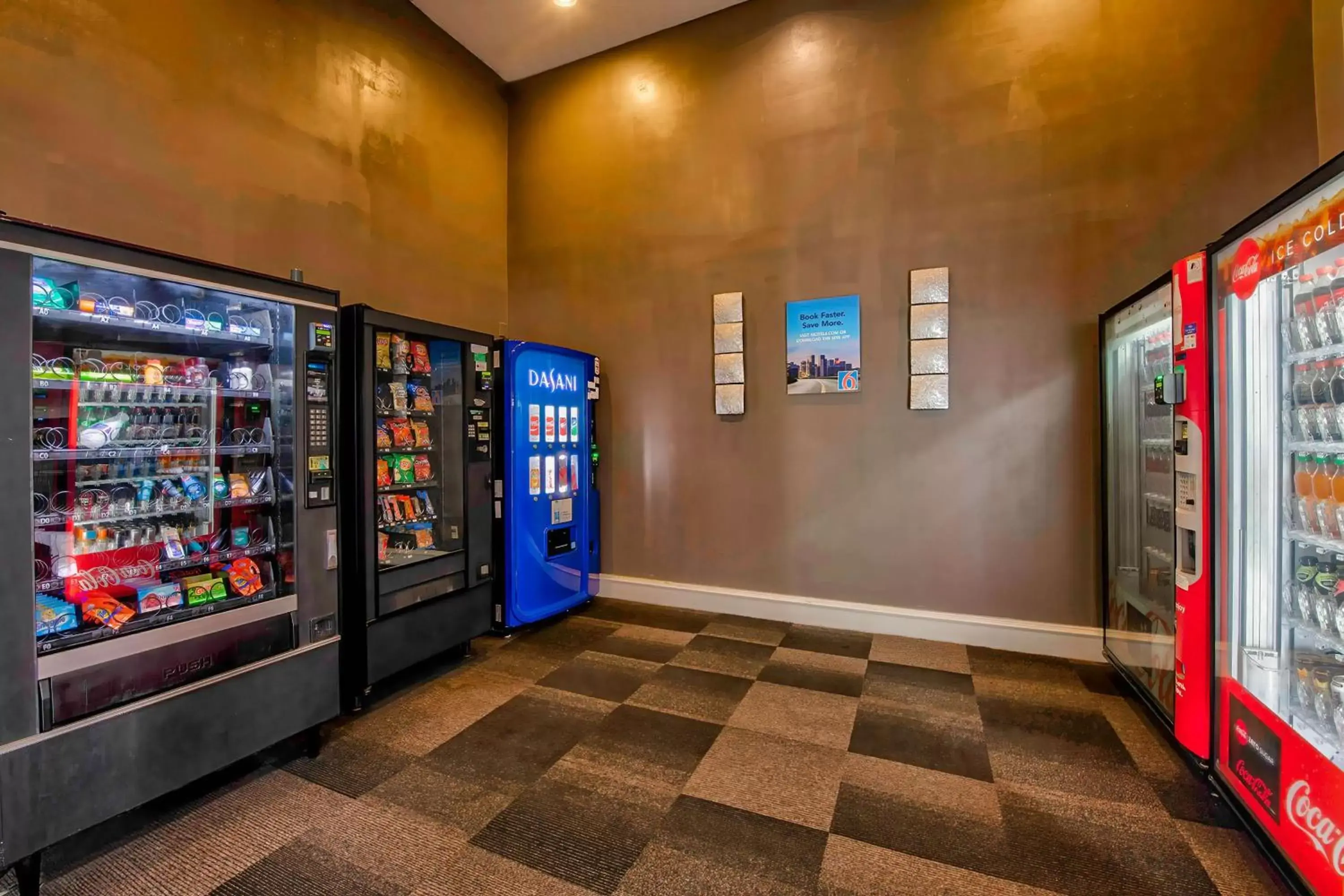 Photo of the whole room, Supermarket/Shops in Studio 6-San Antonio, TX - Airport