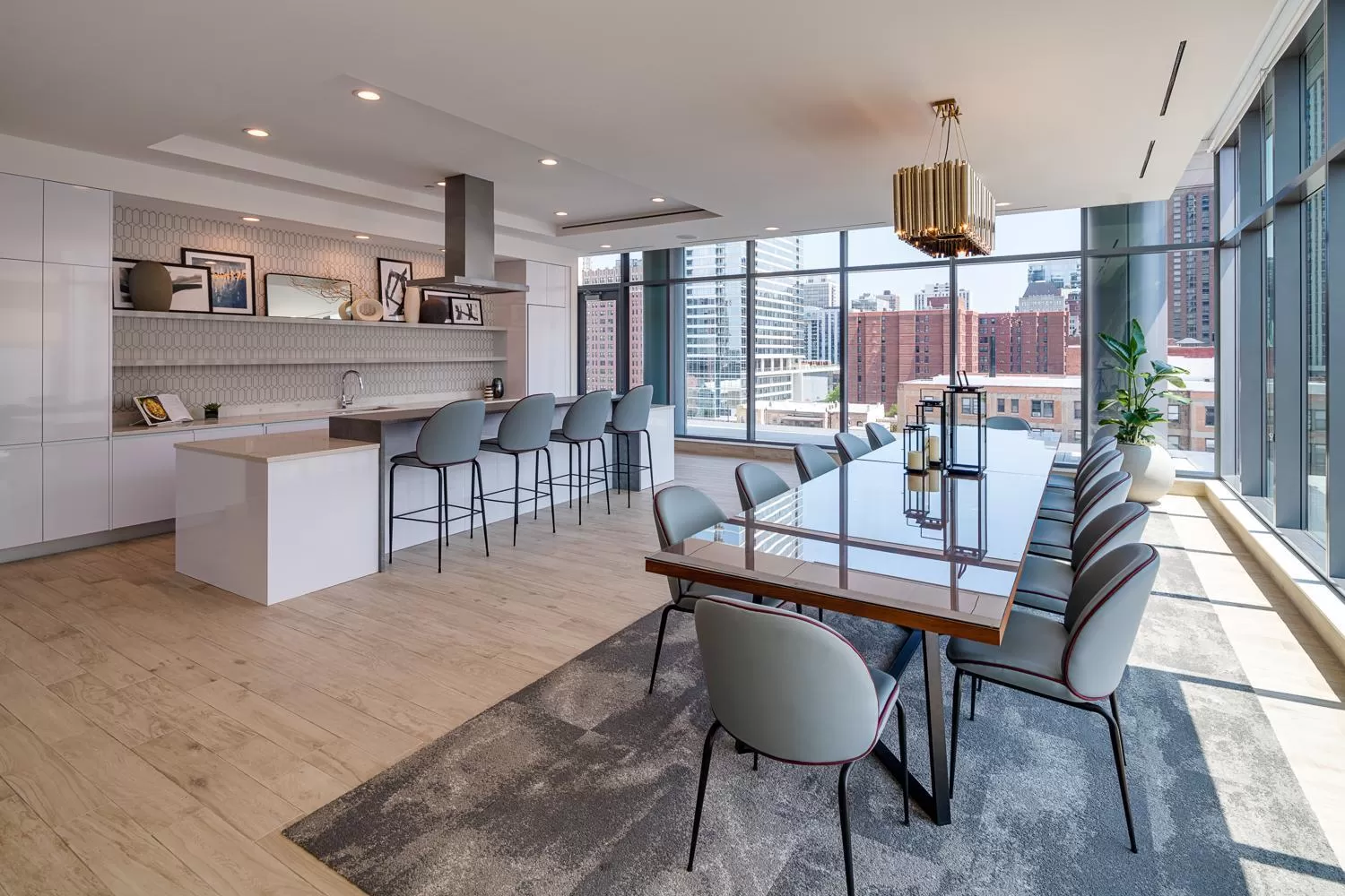 Communal kitchen in Level Chicago - Old Town