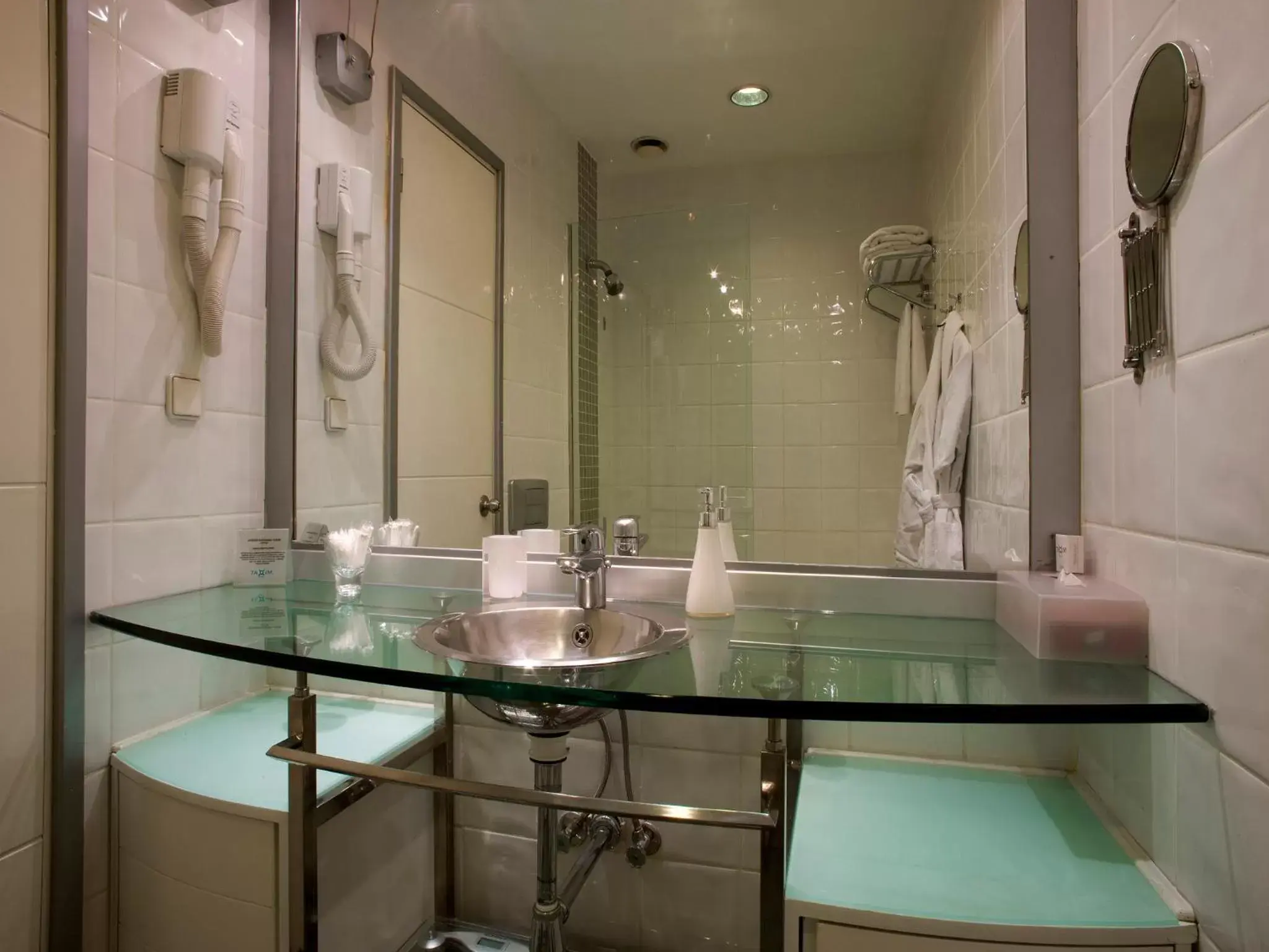 Shower, Bathroom in Taxim Suites Residences Istanbul