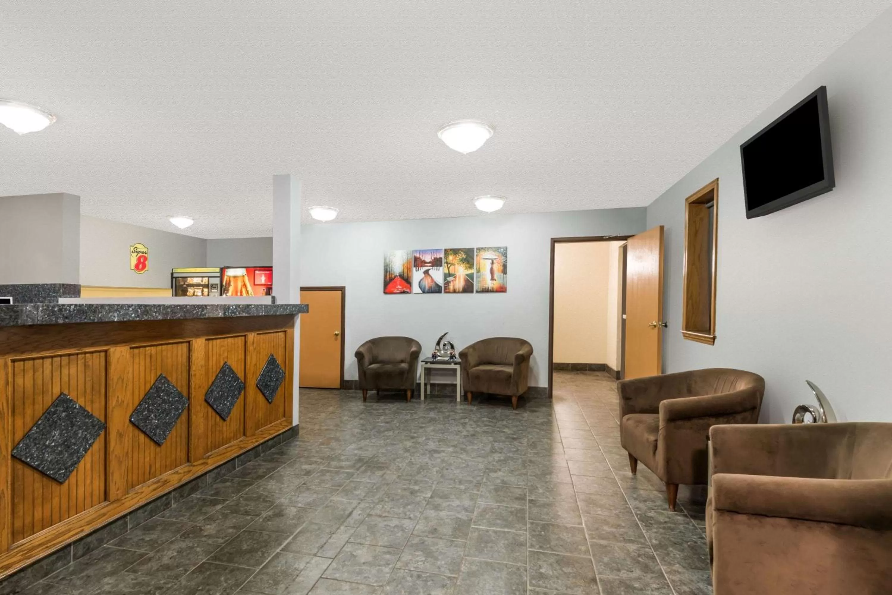 Lobby or reception in Super 8 by Wyndham Topeka/Wanamaker RD/I-70