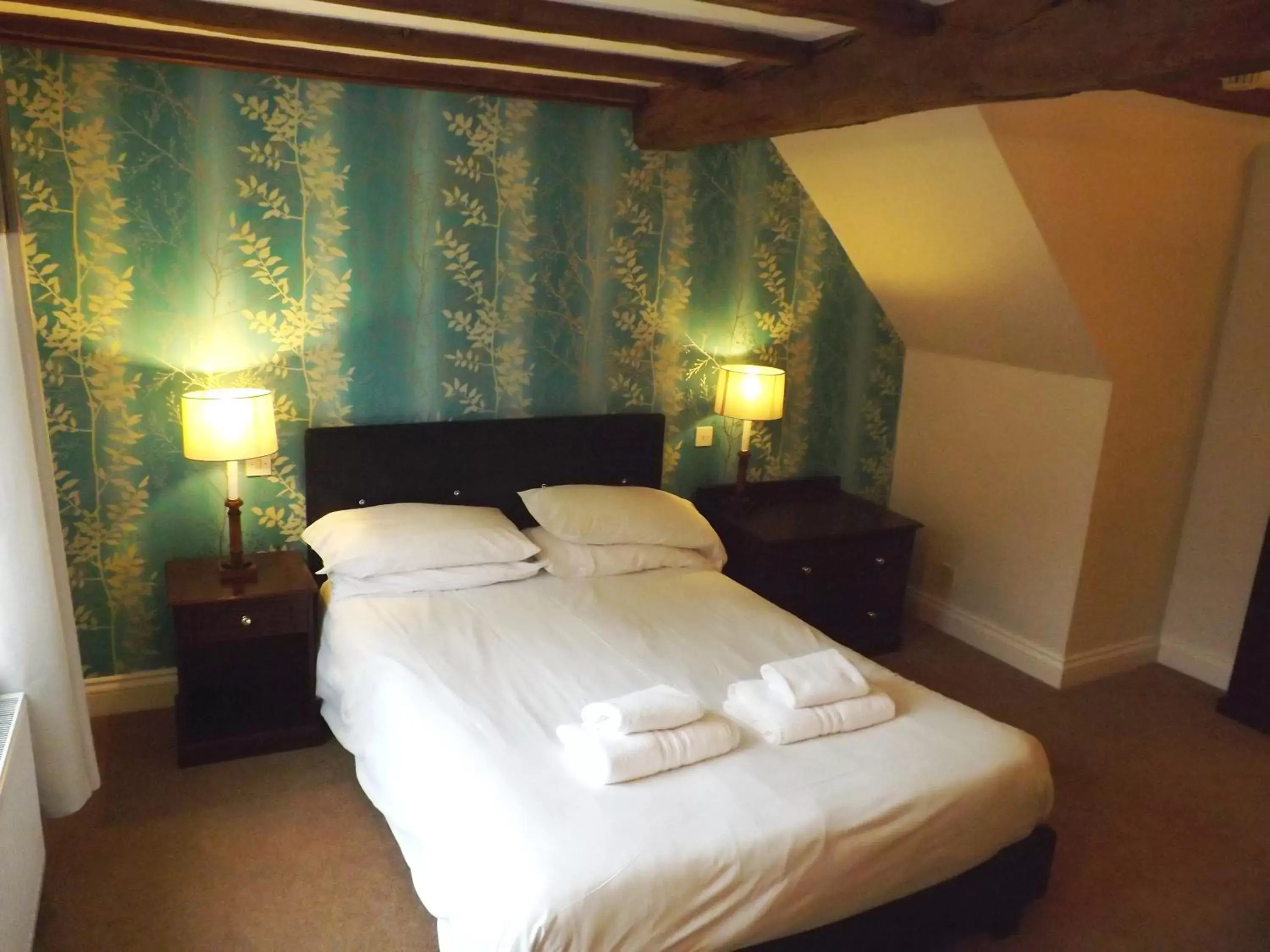 Photo of the whole room, Bed in The Jacobean Hotel