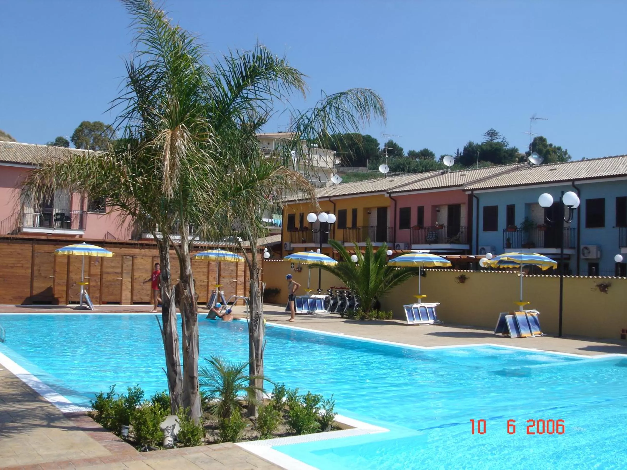 Swimming Pool in Case Vacanze Ancora