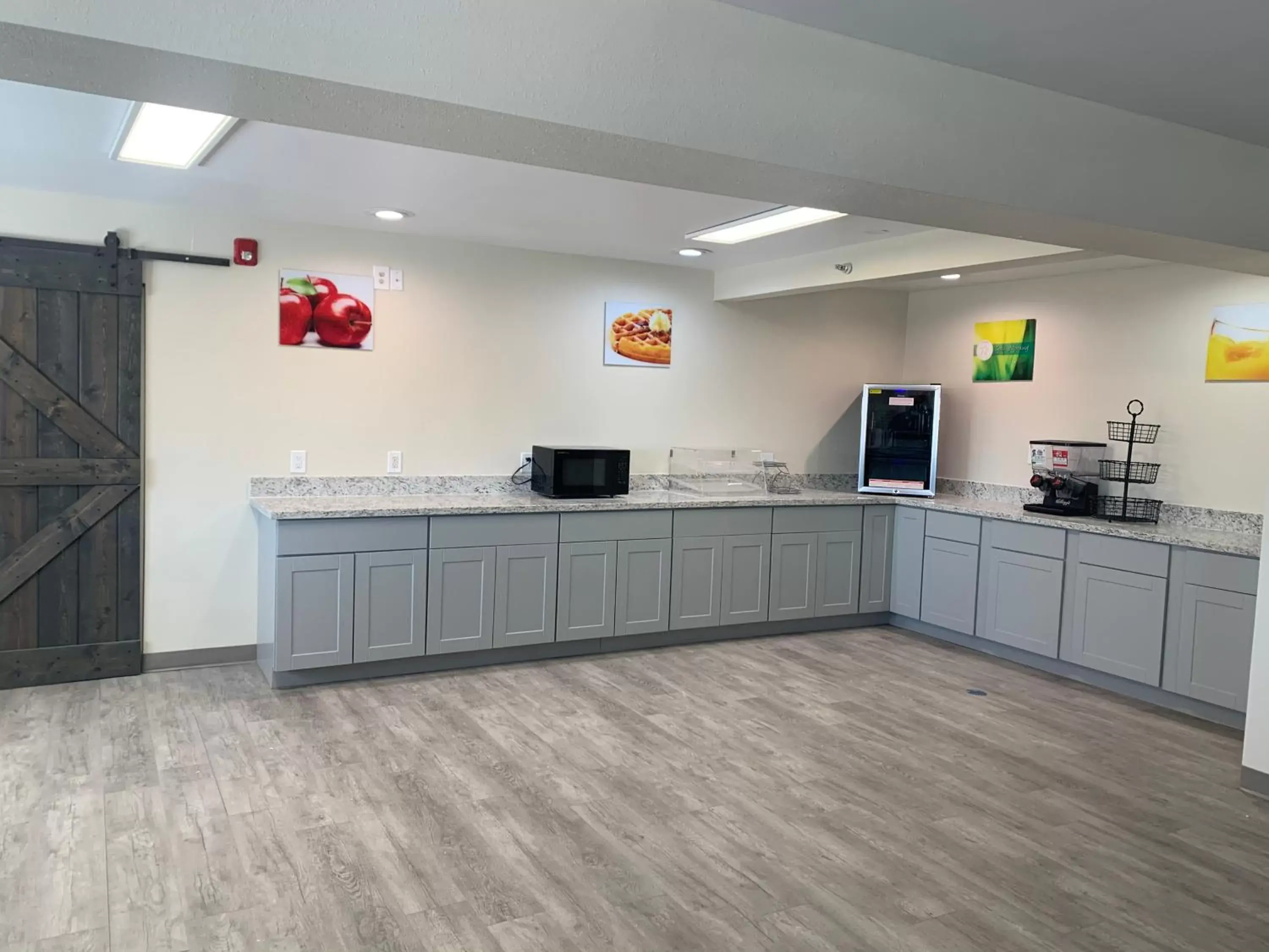 Food and drinks, Kitchen/Kitchenette in Quality Inn Albuquerque East I-40 Juan Tabo Exit