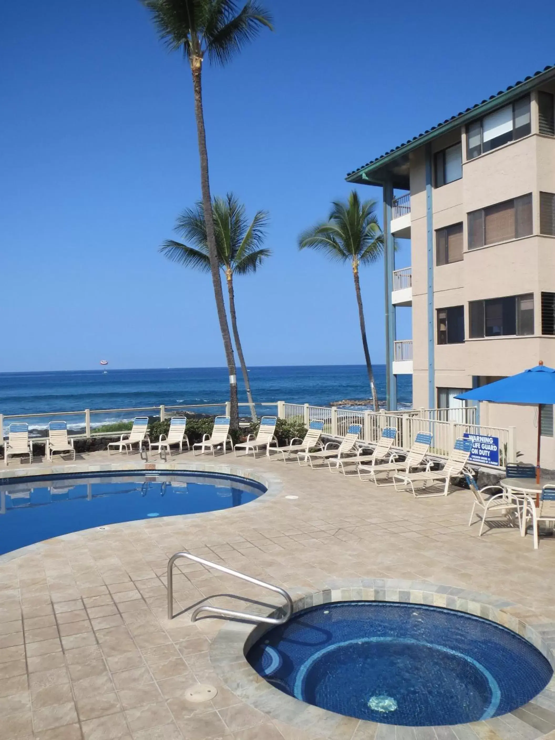 Swimming Pool in Kona Reef Resort by Latour Group