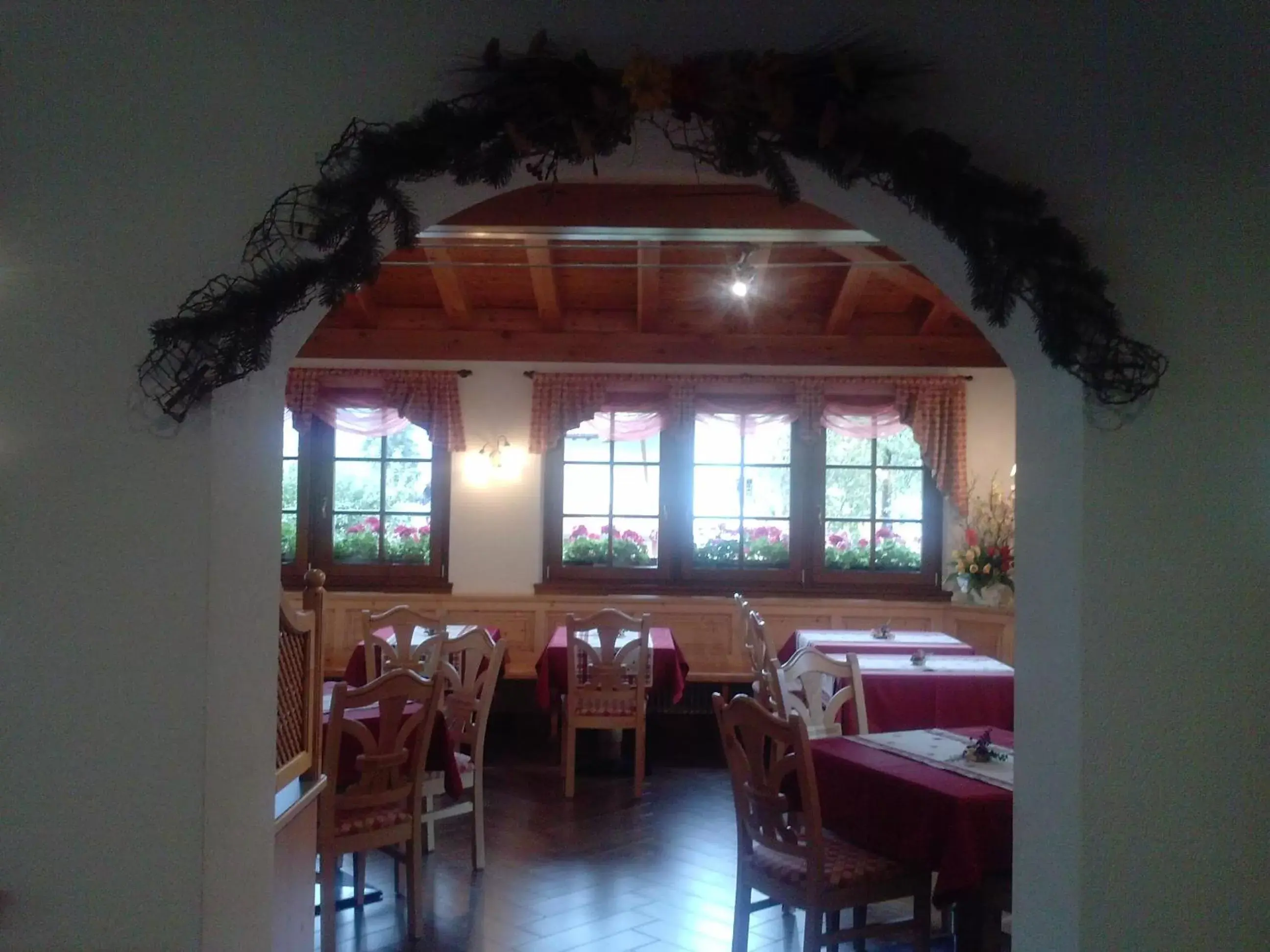 Restaurant/Places to Eat in Hotel Villa Fosine