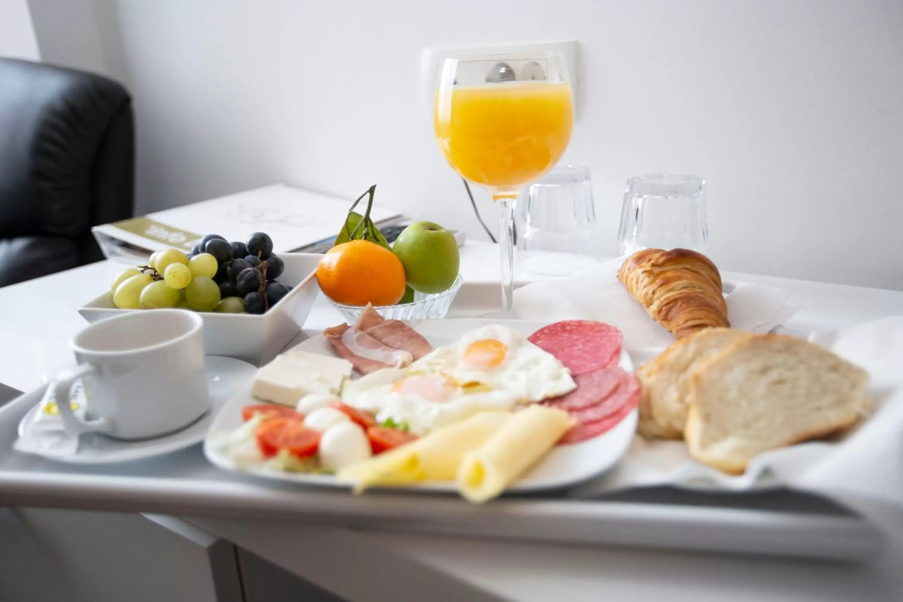 Food and drinks in B Gold Luxury rooms B&B Food and drinks in B Gold Luxury rooms B&B