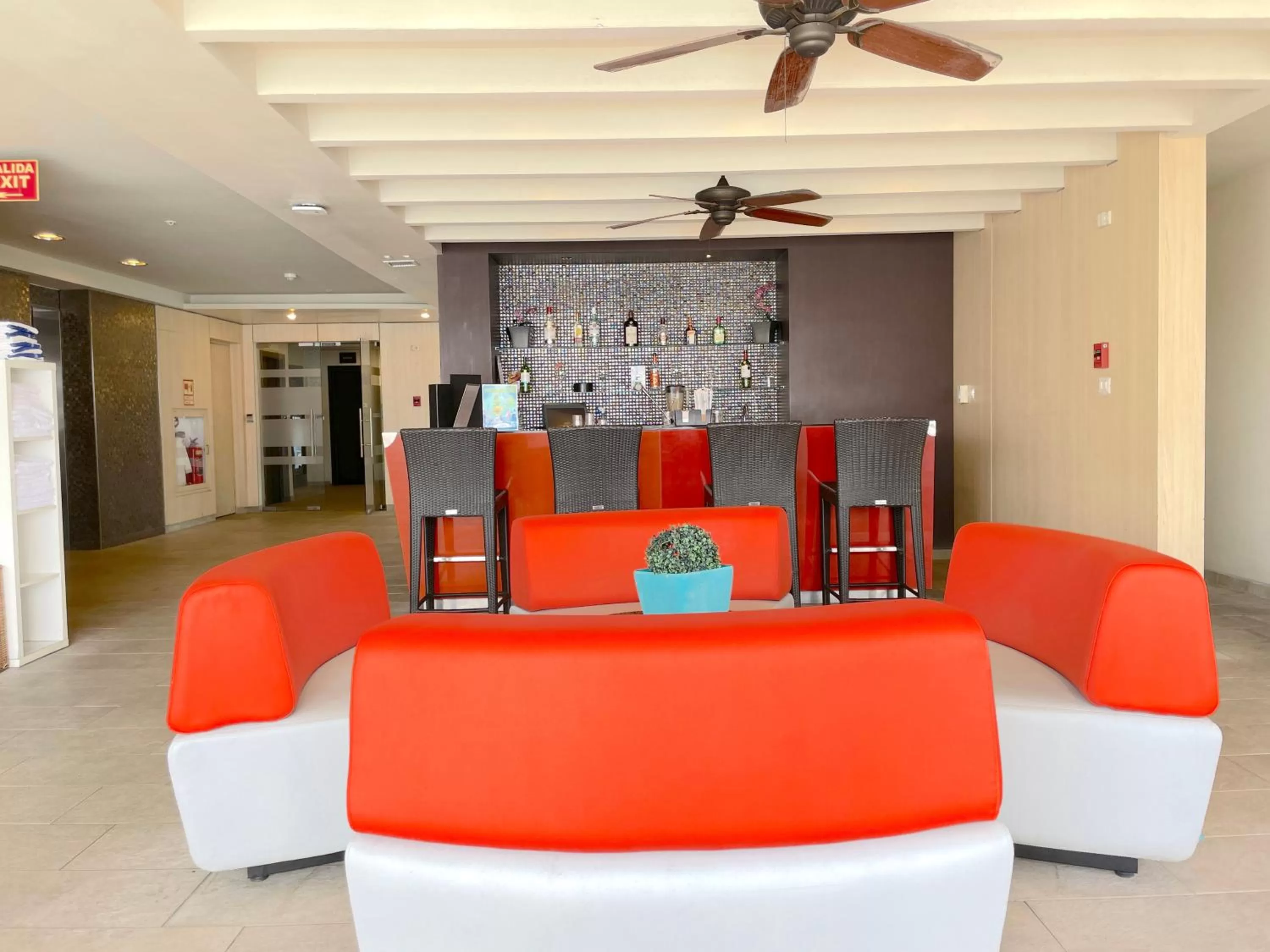 Lounge or bar in Tryp by Wyndham Panama Centro